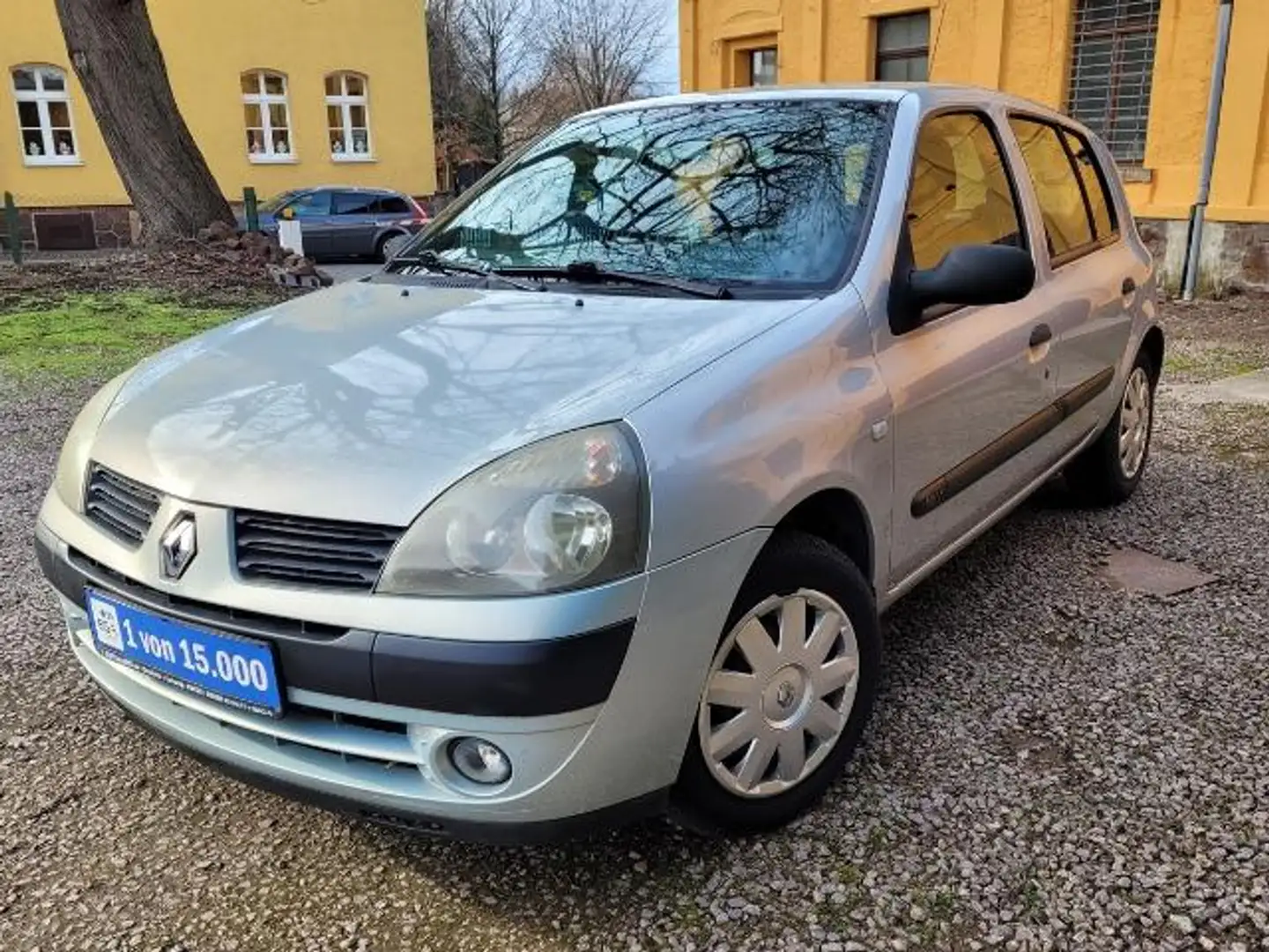 Renault Clio 1.2 16V Emotion Gris - 1
