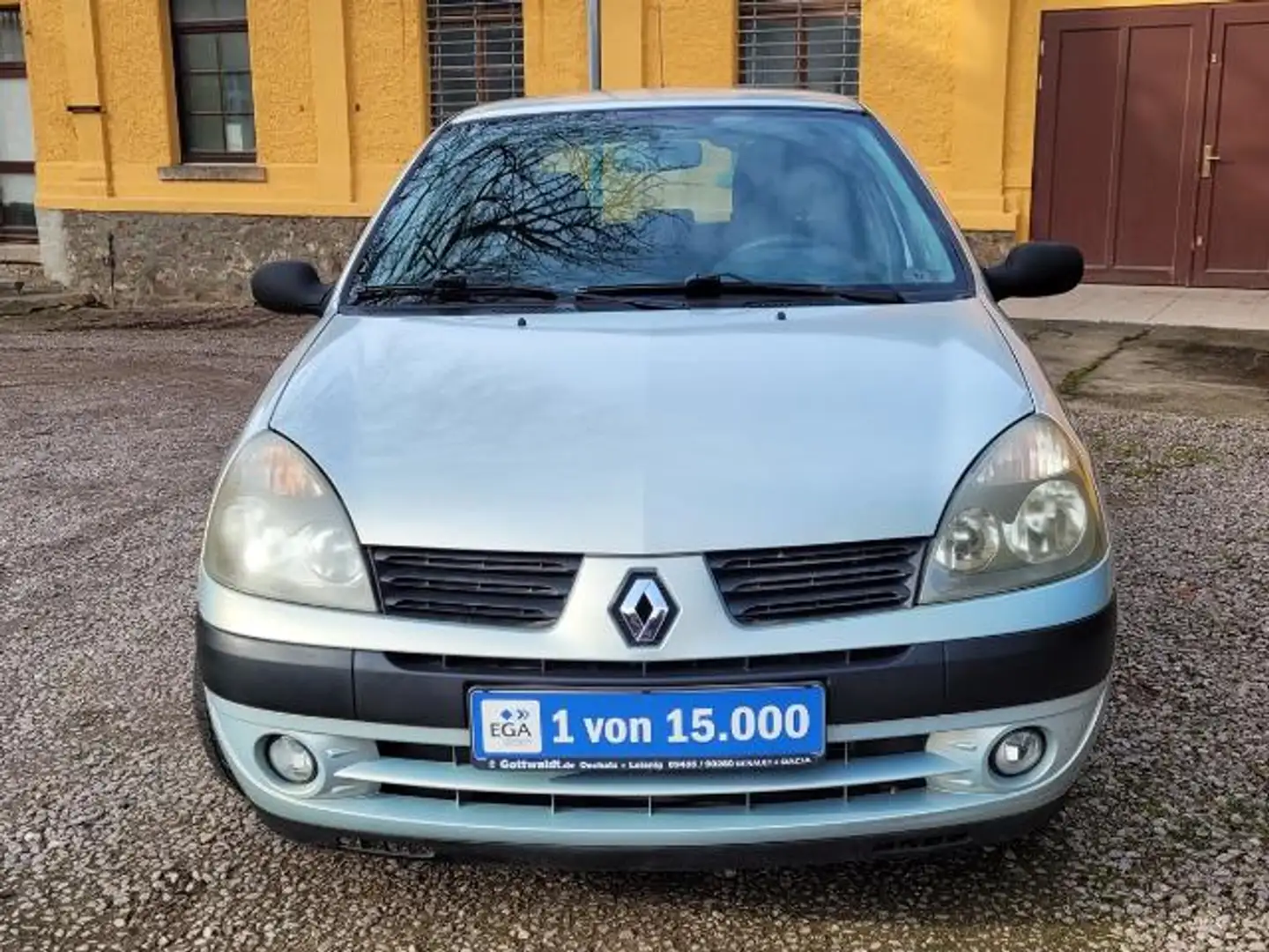 Renault Clio 1.2 16V Emotion Grau - 2