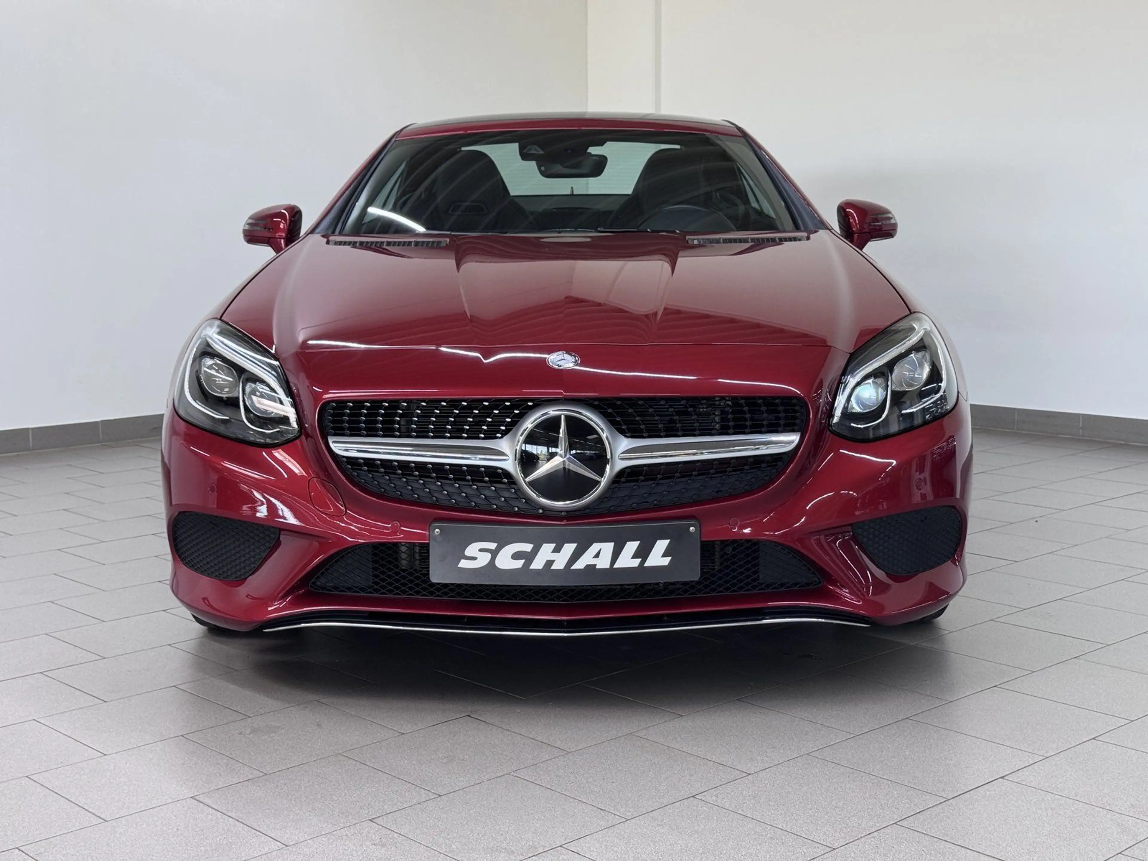 Mercedes-Benz SLC 250 d DISTRONIC+AMBIENTE+AIRSCARF+COMAND+LED — photo 4