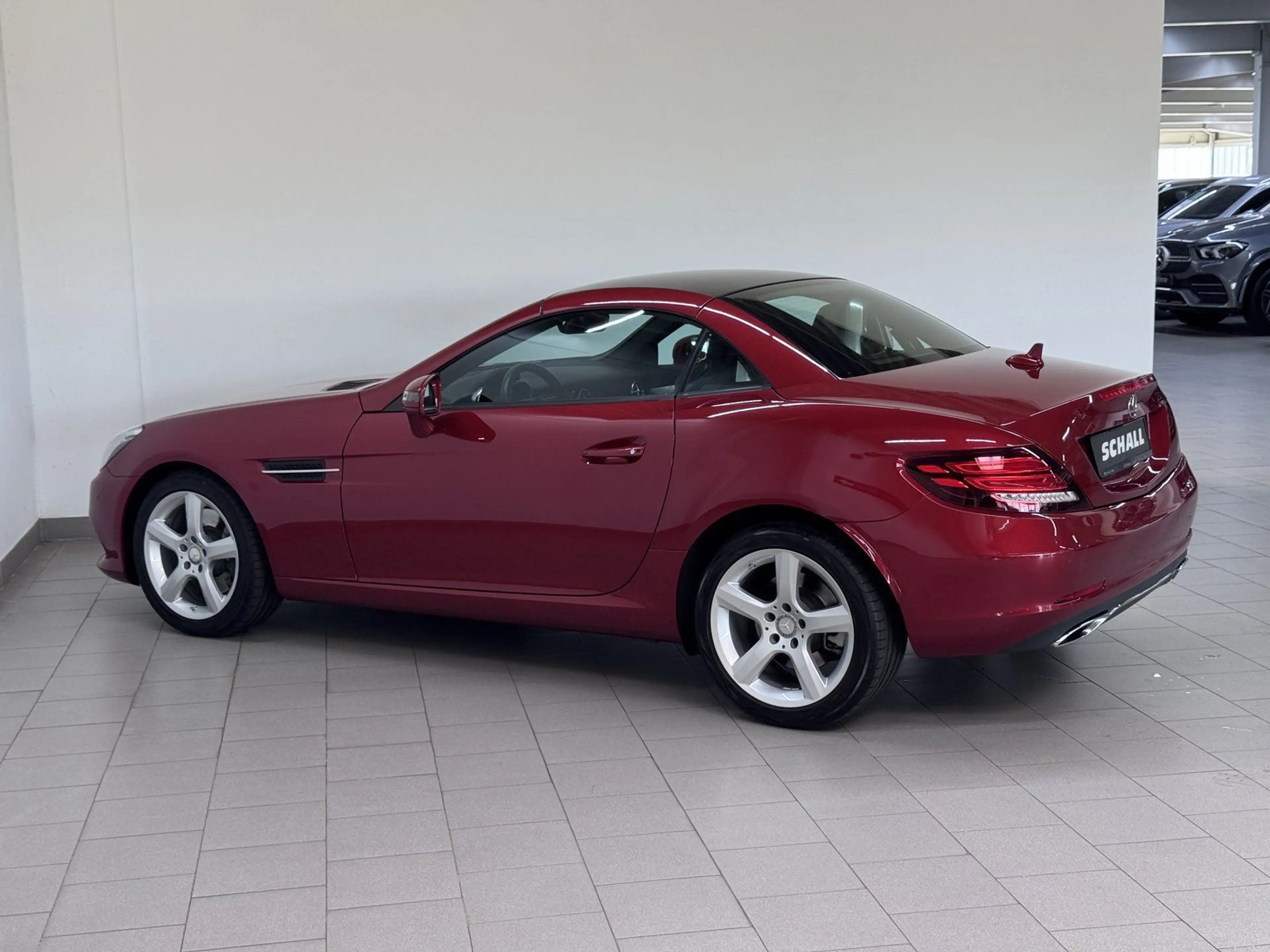 Mercedes-Benz SLC 250 d DISTRONIC+AMBIENTE+AIRSCARF+COMAND+LED — photo 3