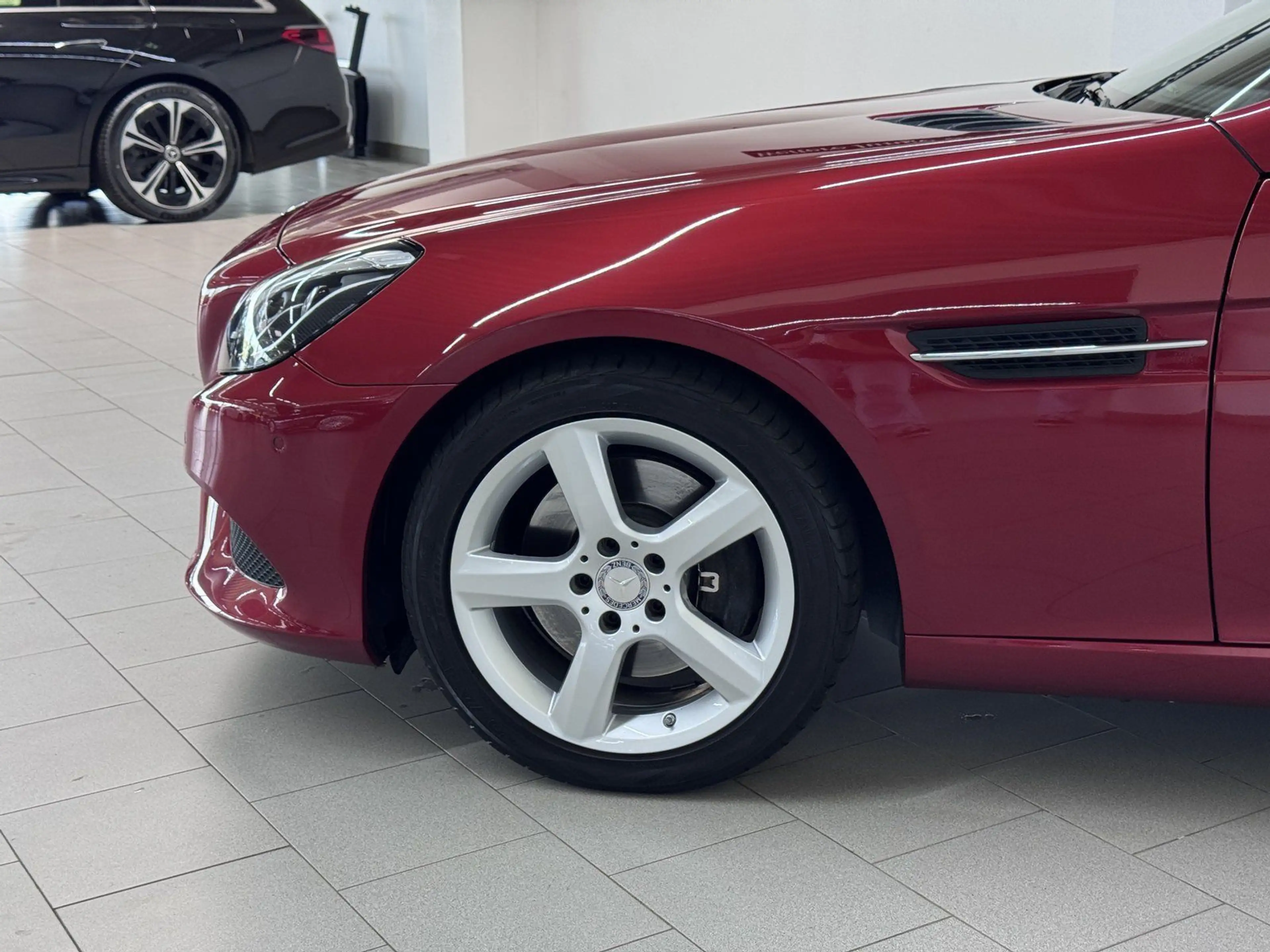 Mercedes-Benz SLC 250 d DISTRONIC+AMBIENTE+AIRSCARF+COMAND+LED — photo 7