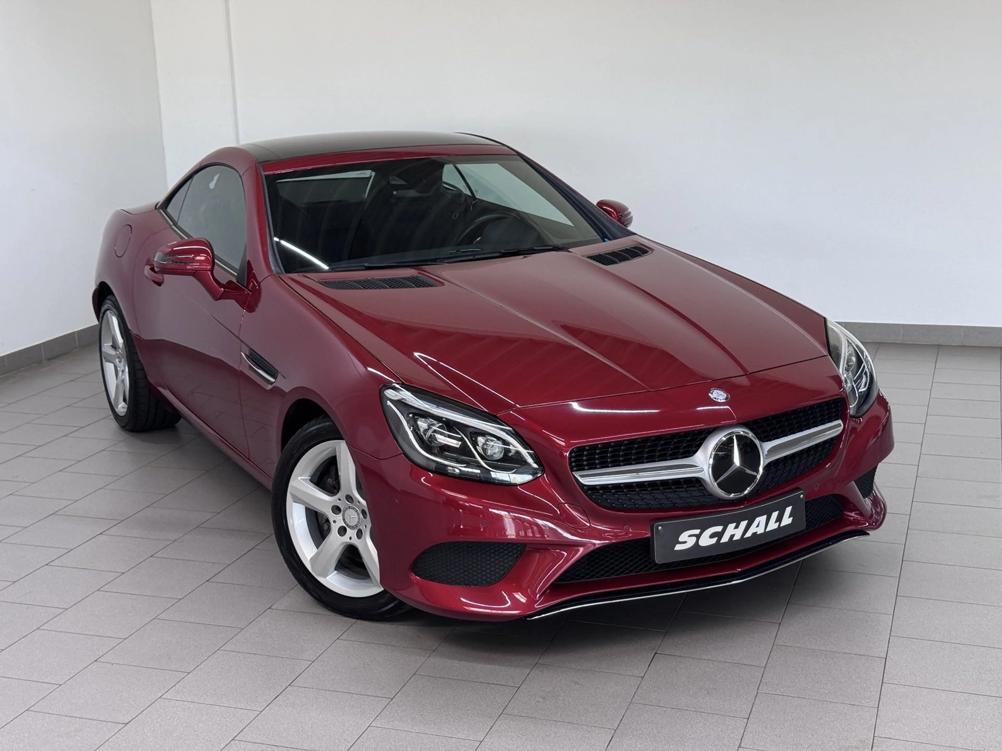 Mercedes-Benz SLC 250 d DISTRONIC+AMBIENTE+AIRSCARF+COMAND+LED — photo 2
