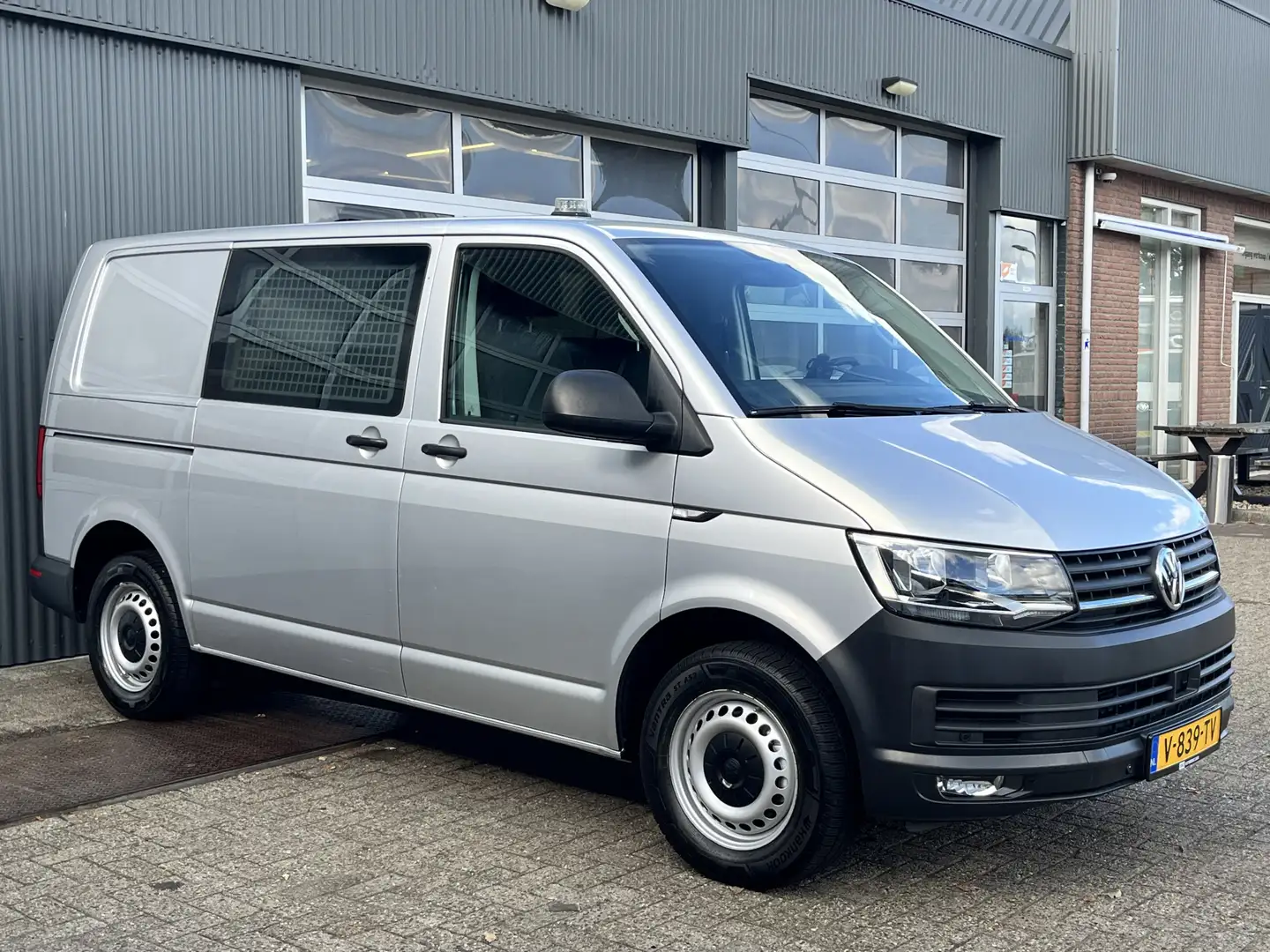 Volkswagen T6 Transporter 2.0 TSI L1H1 Benzine/Cng Dubbele Schuifdeur Airco Grigio - 1