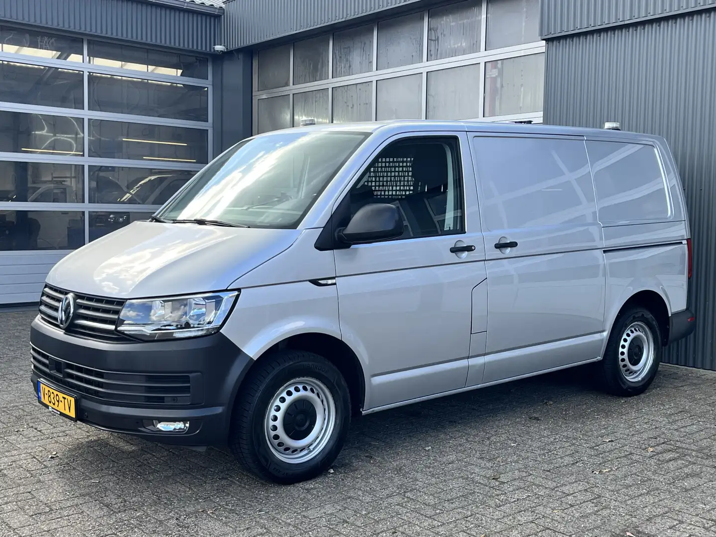 Volkswagen T6 Transporter 2.0 TSI L1H1 Benzine/Cng Dubbele Schuifdeur Airco Grigio - 2