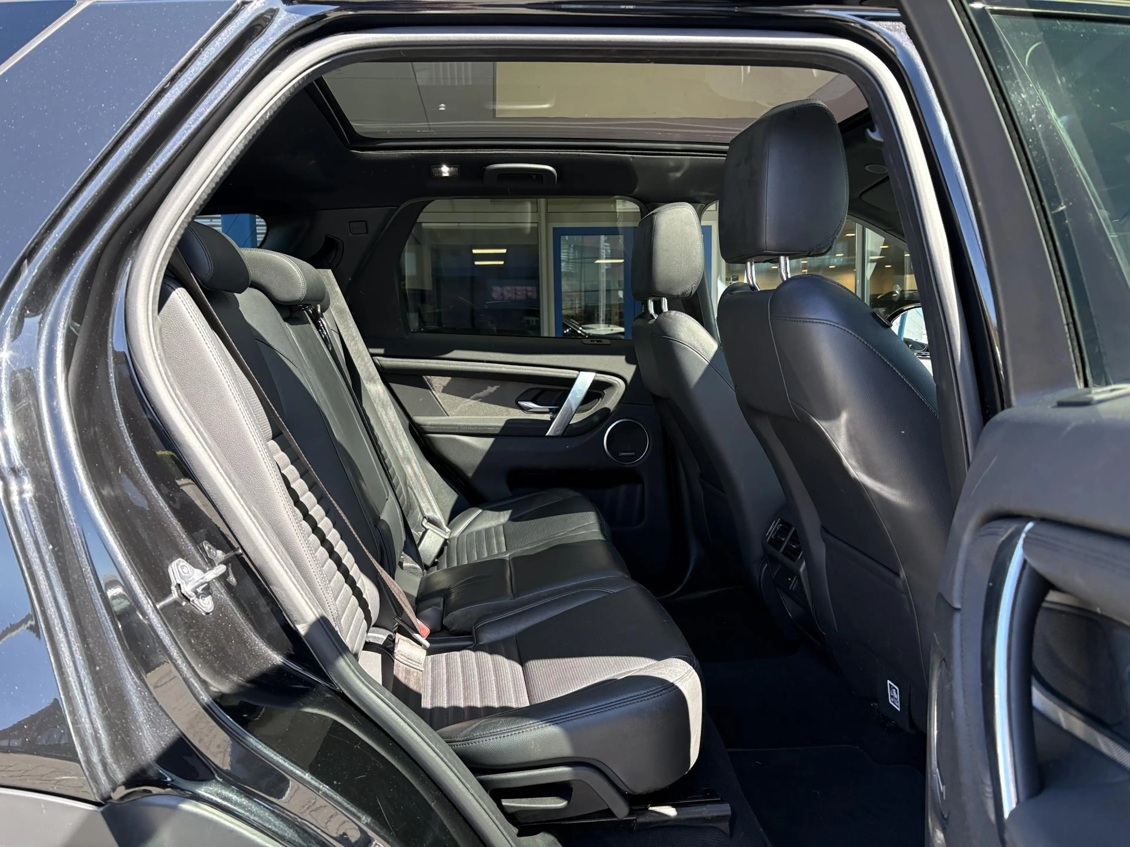 Land Rover Discovery Sport P300e 1.5 R-Dynamic SE | Voorruit verwarming | 360 — photo 6