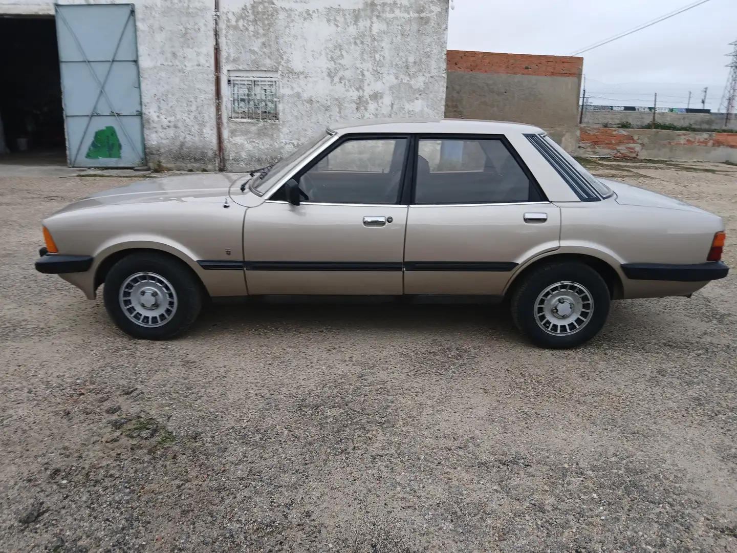 Ford Taunus 2.3 ghia automatico Béžová - 1
