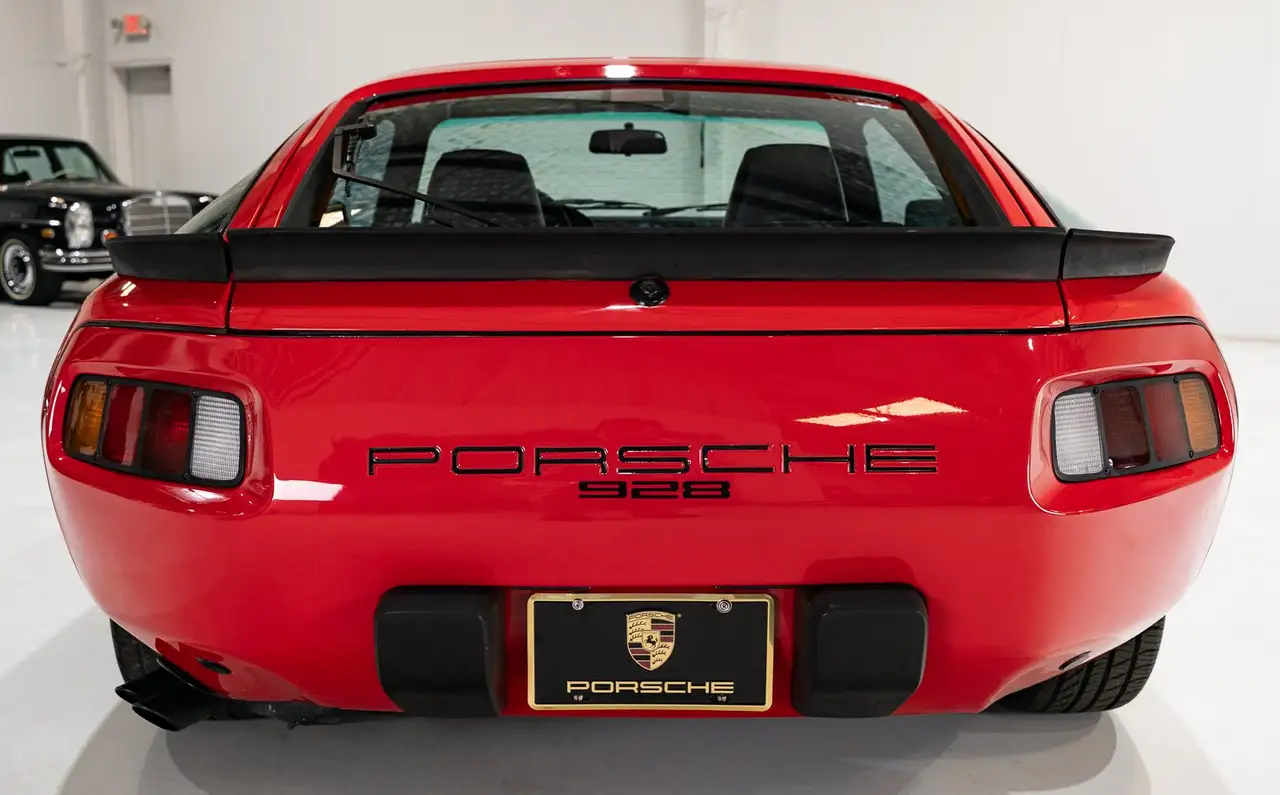 Porsche 928 S SUNROOF COUPE (ONLY 18,018 MILES) ONLY 18,018 MILES, foto 8