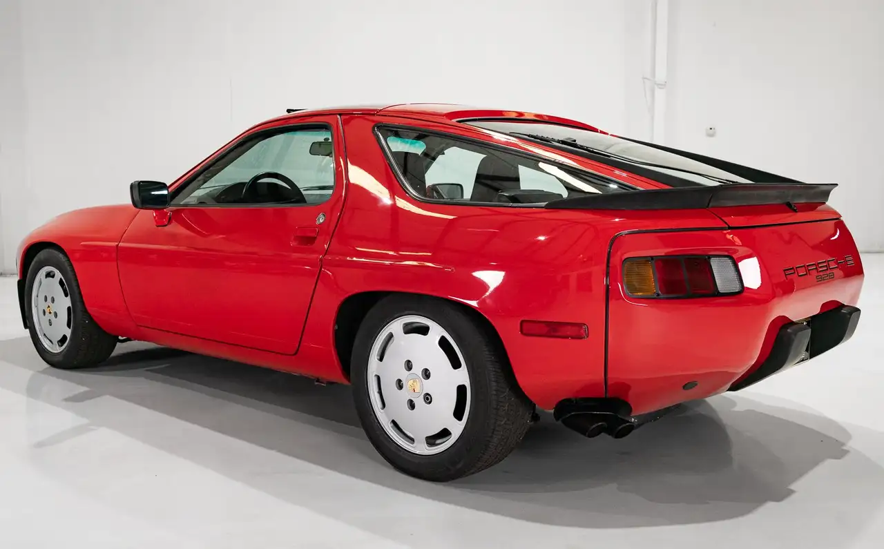 Porsche 928 S SUNROOF COUPE (ONLY 18,018 MILES) ONLY 18,018 MILES, foto 9