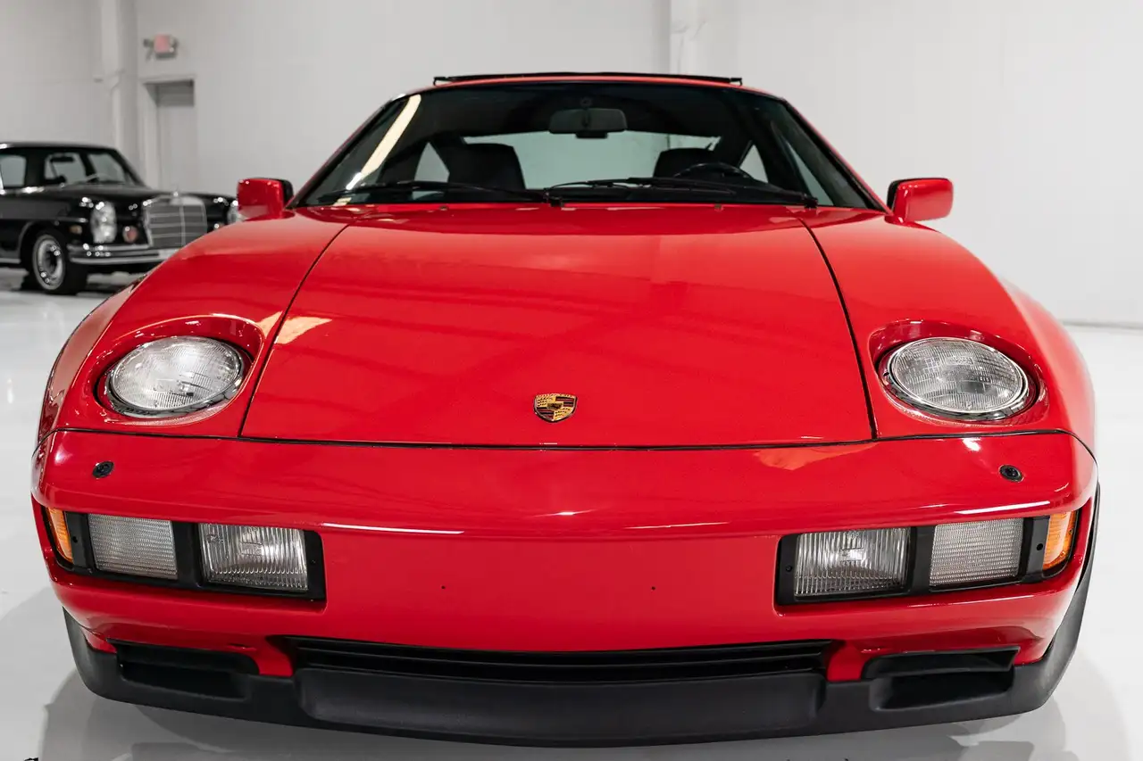 Porsche 928 S SUNROOF COUPE (ONLY 18,018 MILES) ONLY 18,018 MILES, foto 4