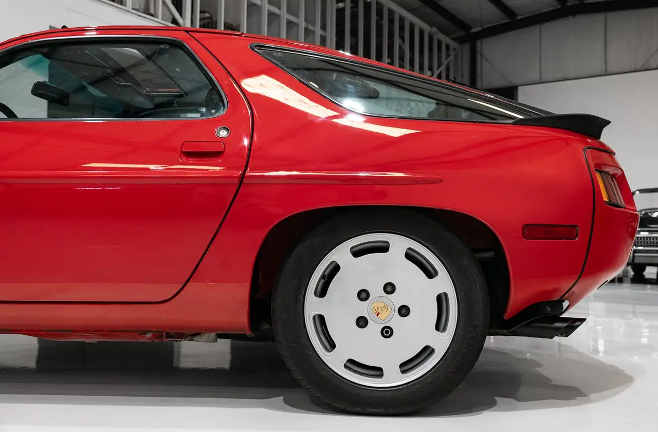 Porsche 928 S SUNROOF COUPE (ONLY 18,018 MILES) ONLY 18,018 MILES, foto 12
