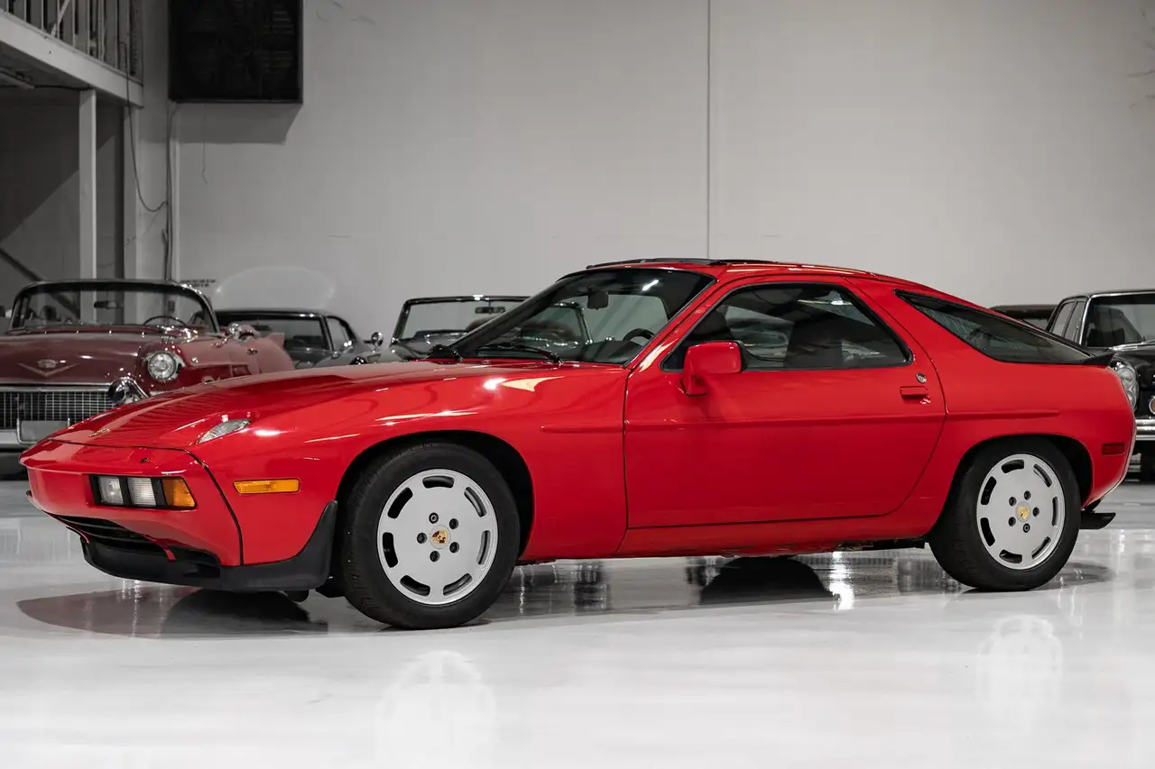 Porsche 928 S SUNROOF COUPE (ONLY 18,018 MILES) ONLY 18,018 MILES, foto 2