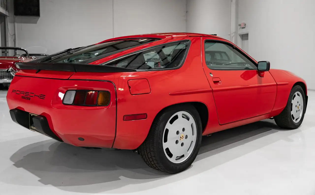 Porsche 928 S SUNROOF COUPE (ONLY 18,018 MILES) ONLY 18,018 MILES, foto 7
