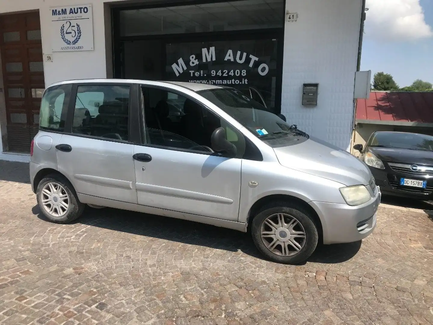 Fiat Multipla 1.6 16V Natural Power Dynamic srebrna - 1