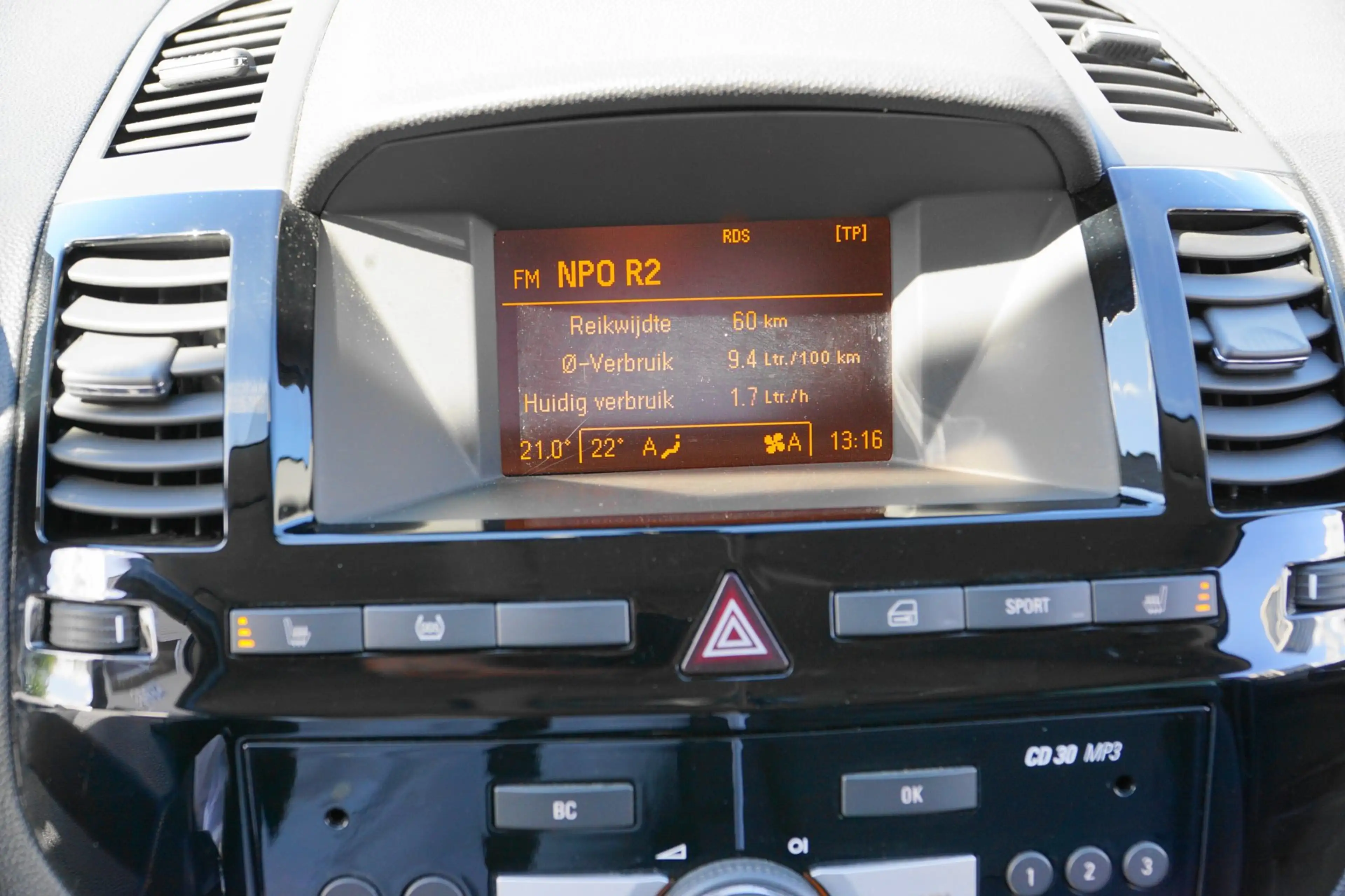 Opel Zafira 1.8 Cosmo CRUISE TREKHAAK AUT. — photo 10