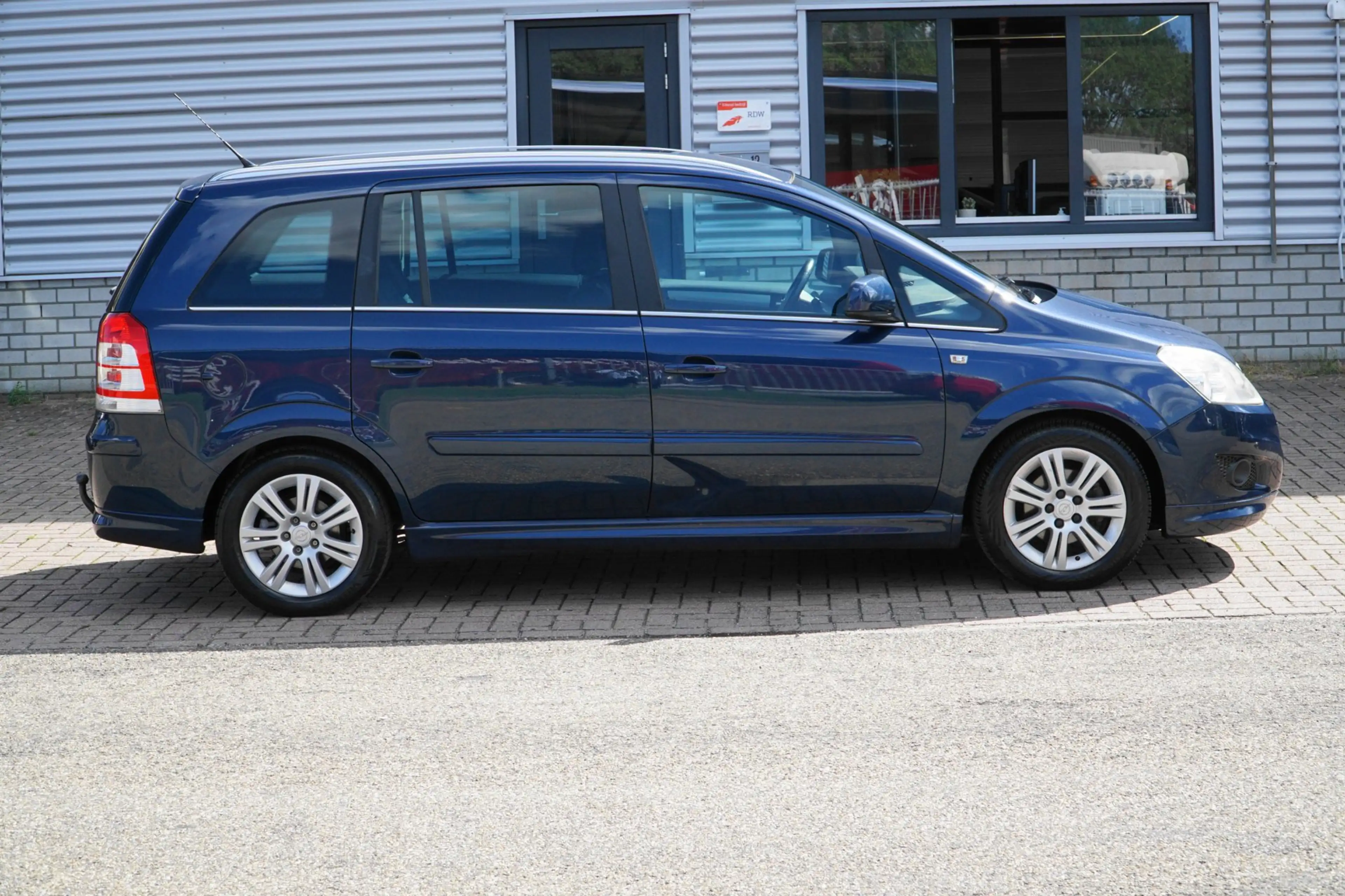 Opel Zafira 1.8 Cosmo CRUISE TREKHAAK AUT. — photo 11