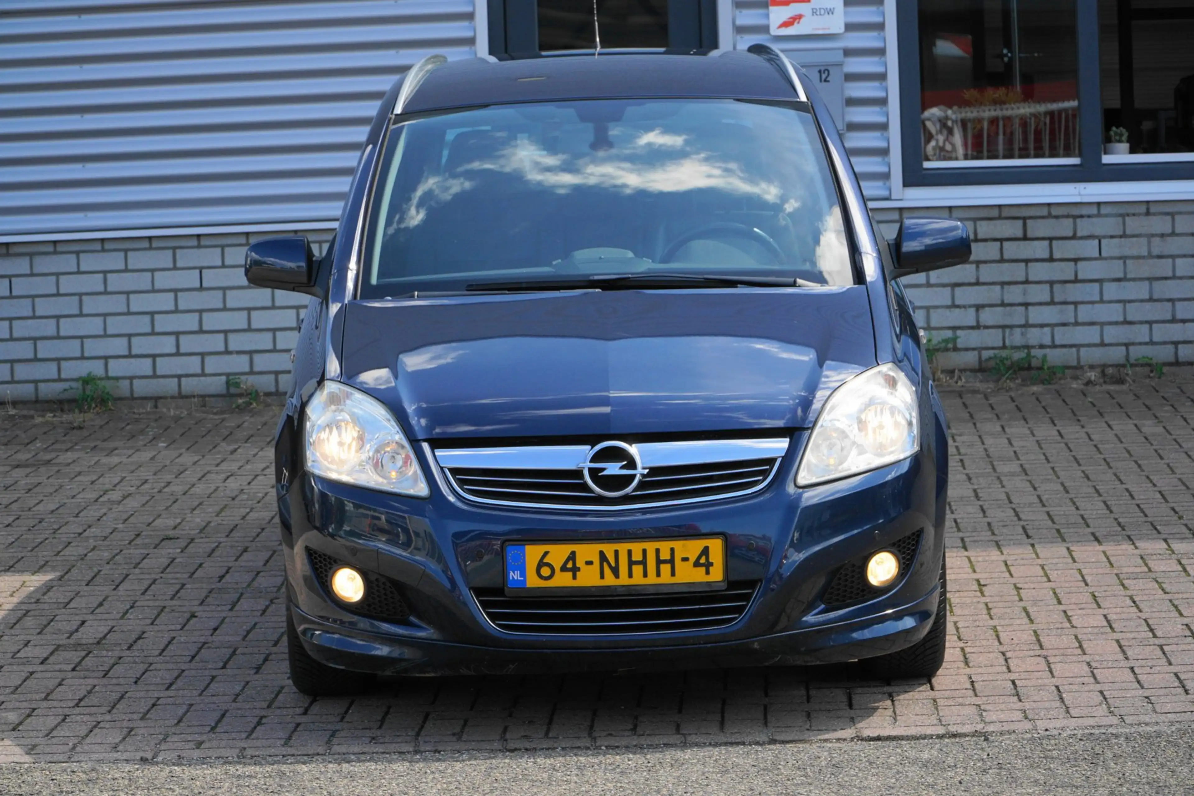 Opel Zafira 1.8 Cosmo CRUISE TREKHAAK AUT. — photo 13