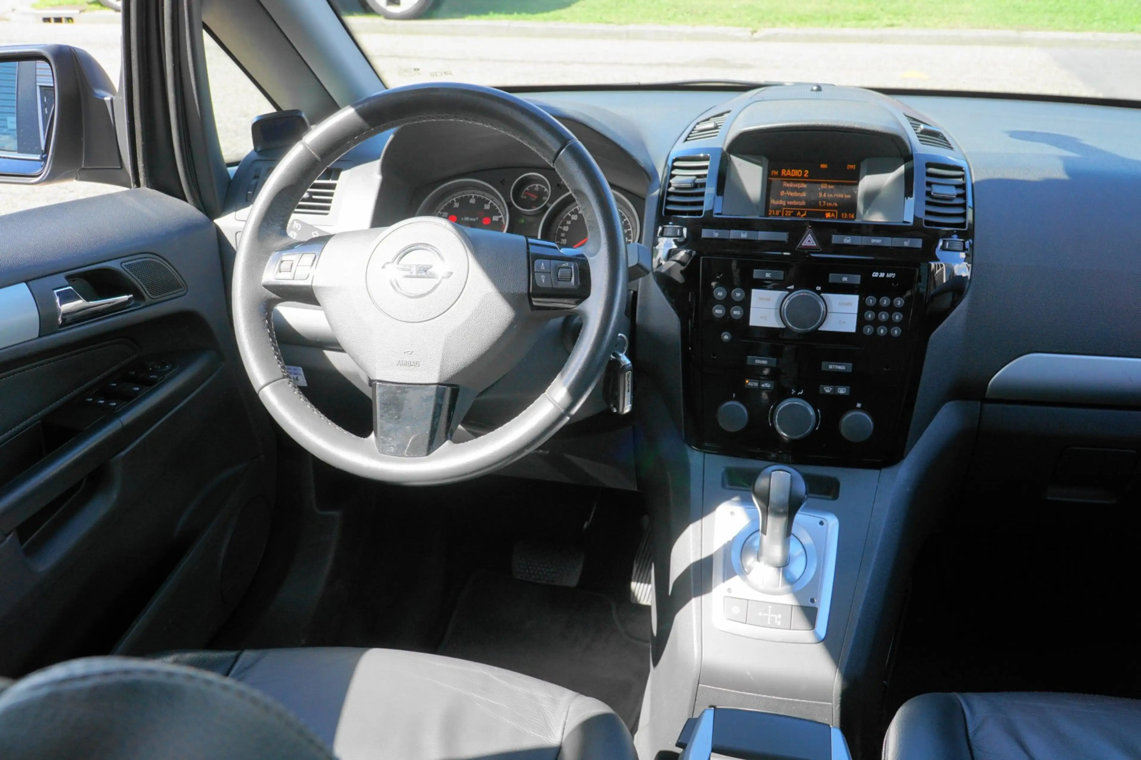 Opel Zafira 1.8 Cosmo CRUISE TREKHAAK AUT. — photo 8