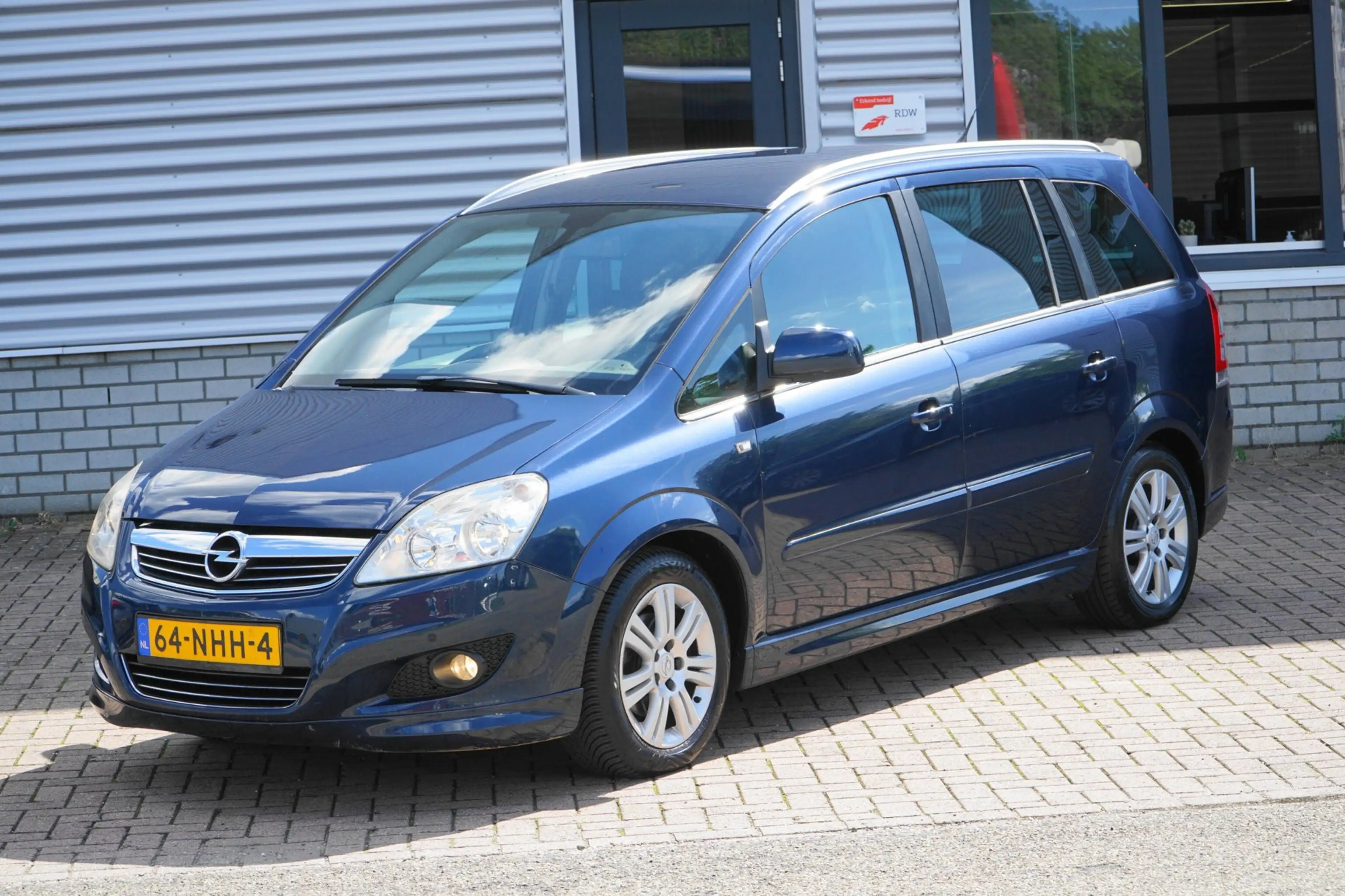 Opel Zafira 1.8 Cosmo CRUISE TREKHAAK AUT. — photo 3