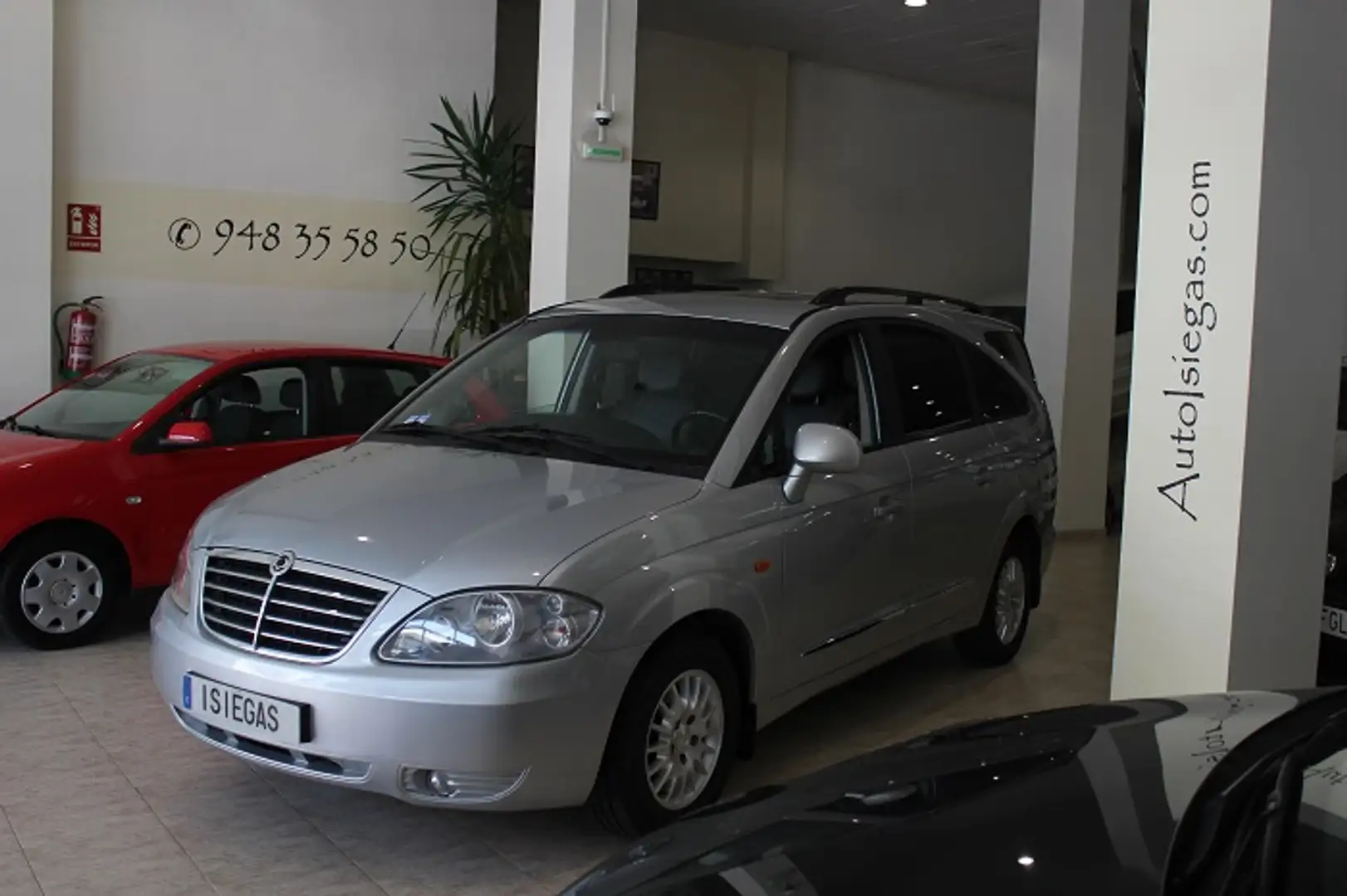 SsangYong Rodius 270 Xdi Limited AWD Grijs - 2