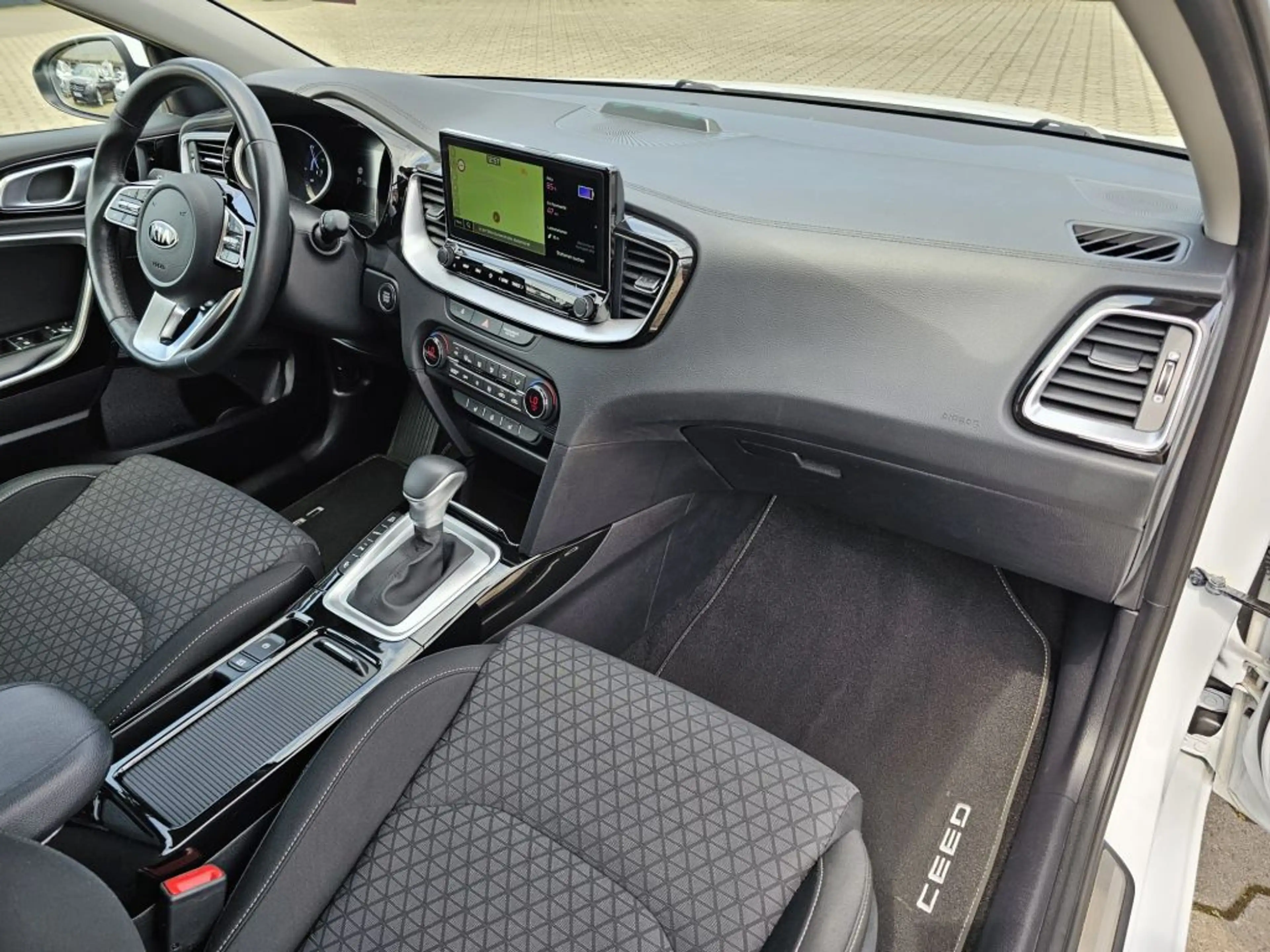 Kia Ceed / cee'd SW 1.6 GDI DCT OPF Plug-in-Hybrid Spirit — photo 11