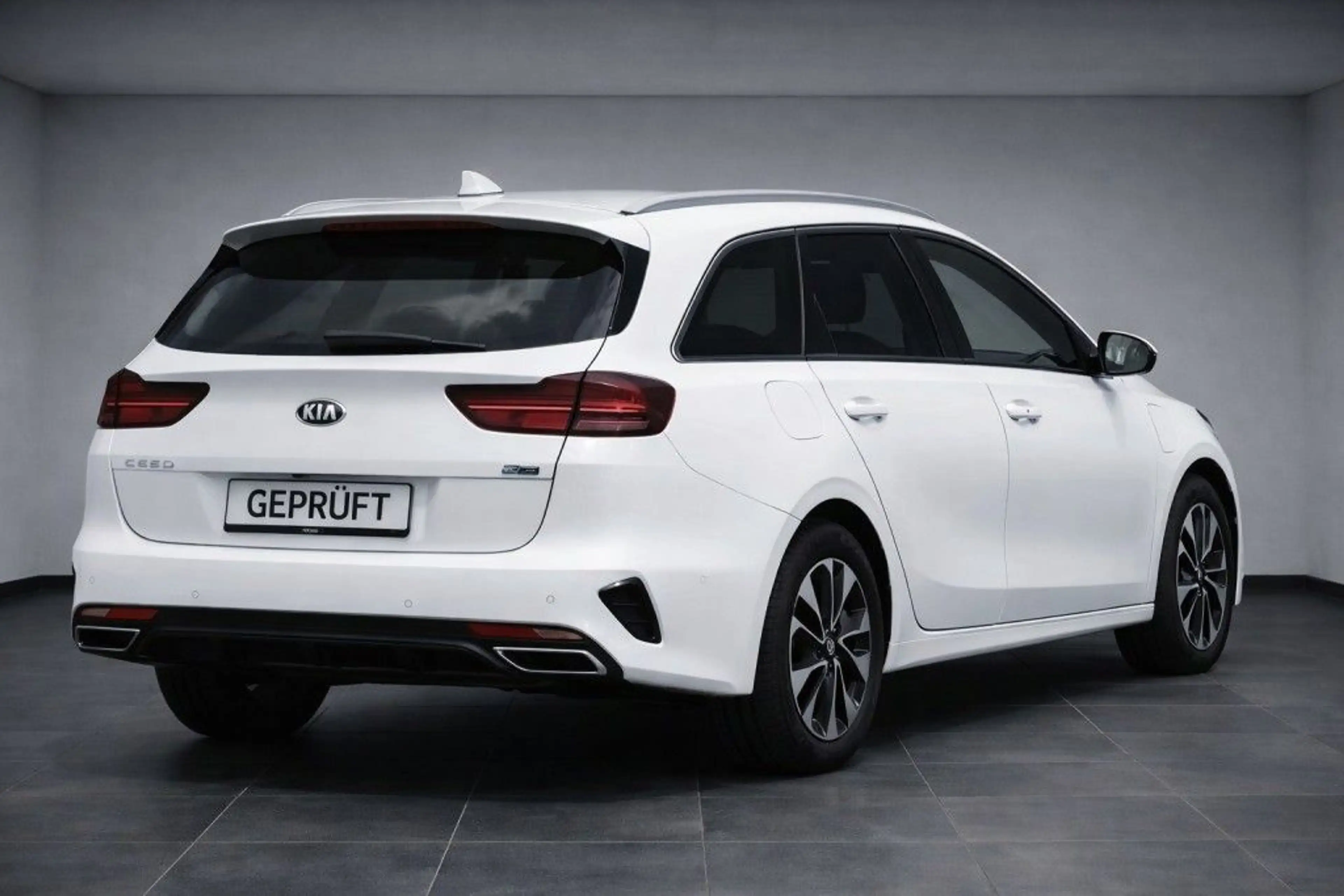 Kia Ceed / cee'd SW 1.6 GDI DCT OPF Plug-in-Hybrid Spirit — photo 4