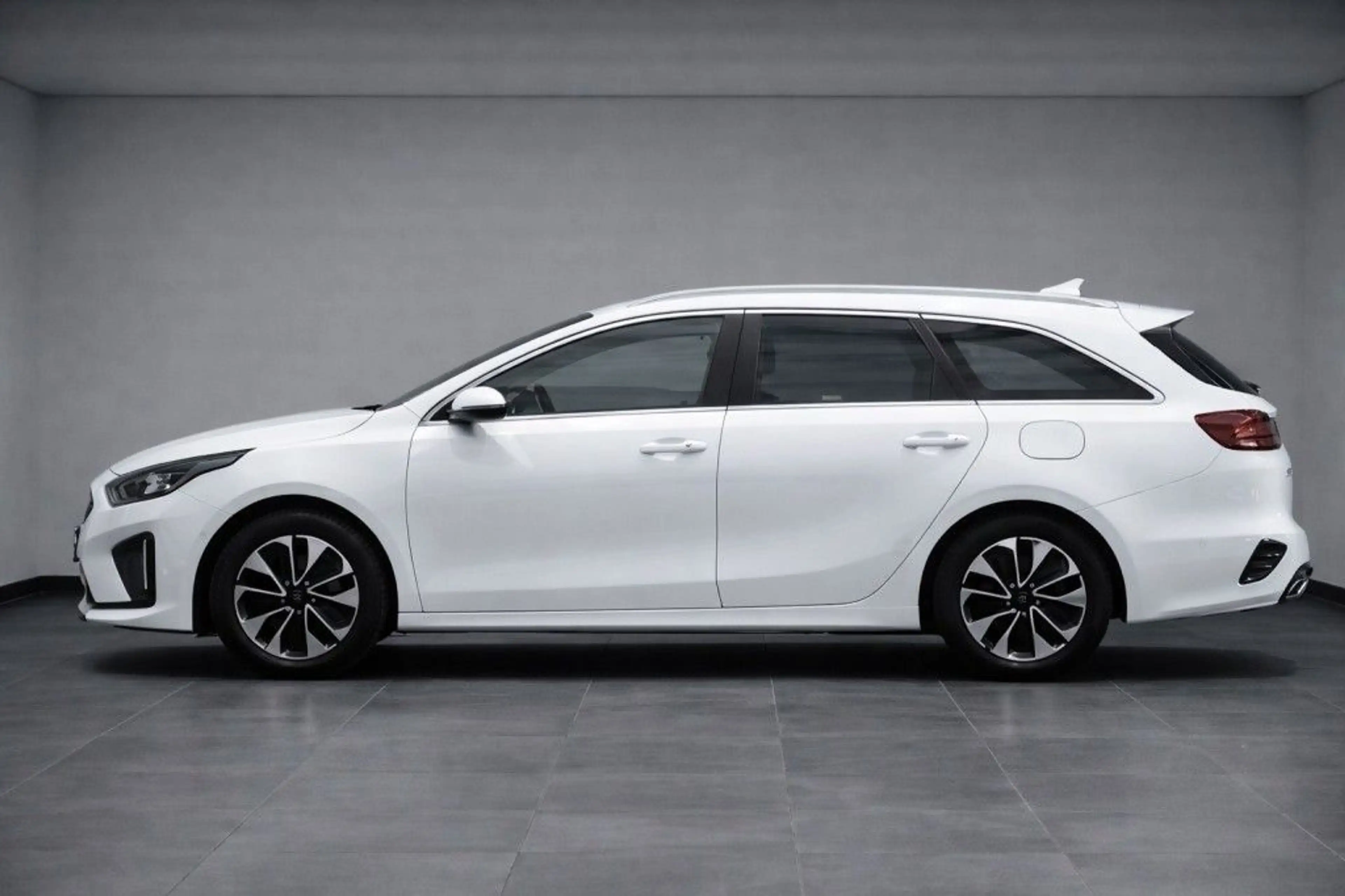 Kia Ceed / cee'd SW 1.6 GDI DCT OPF Plug-in-Hybrid Spirit — photo 7