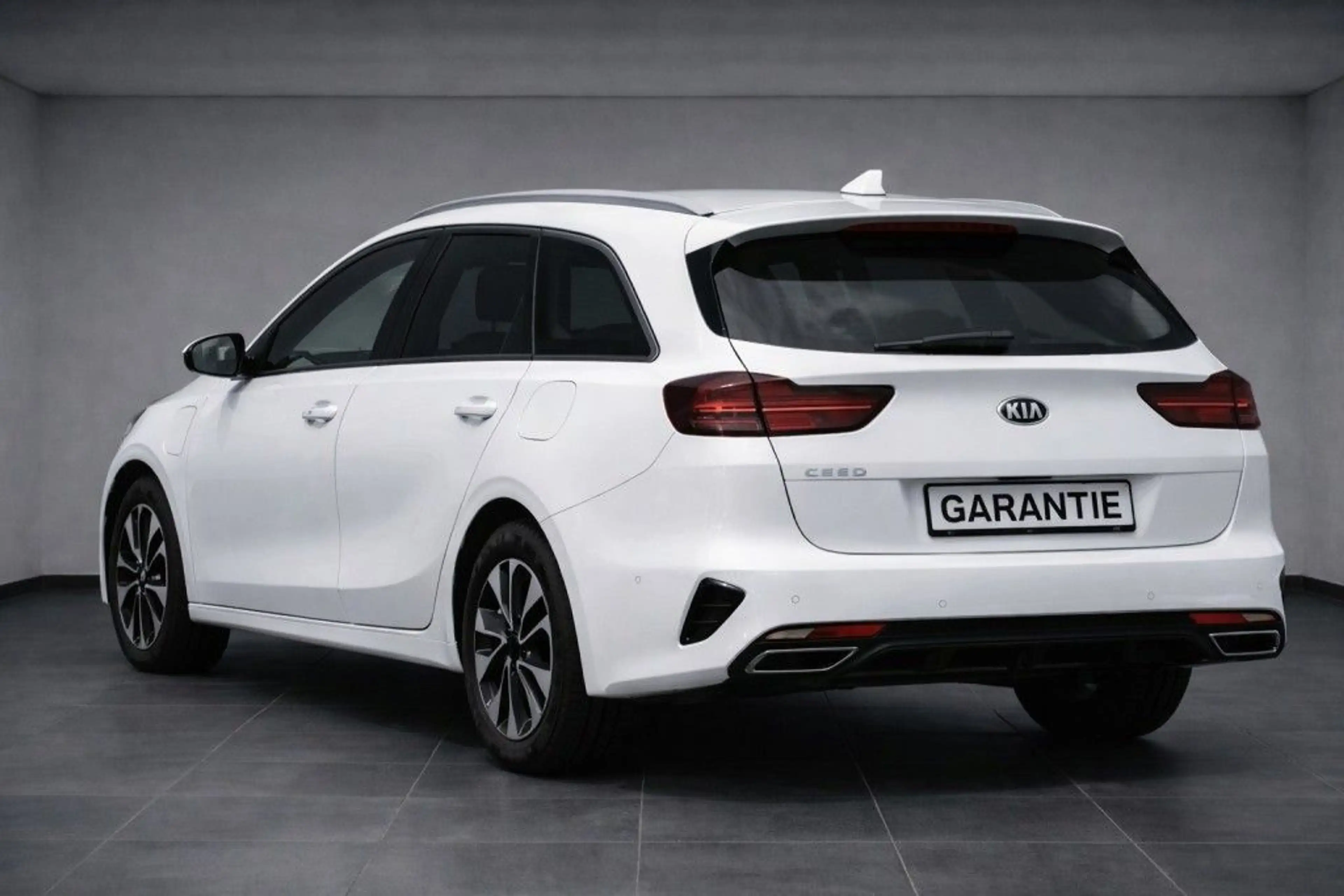Kia Ceed / cee'd SW 1.6 GDI DCT OPF Plug-in-Hybrid Spirit — photo 9