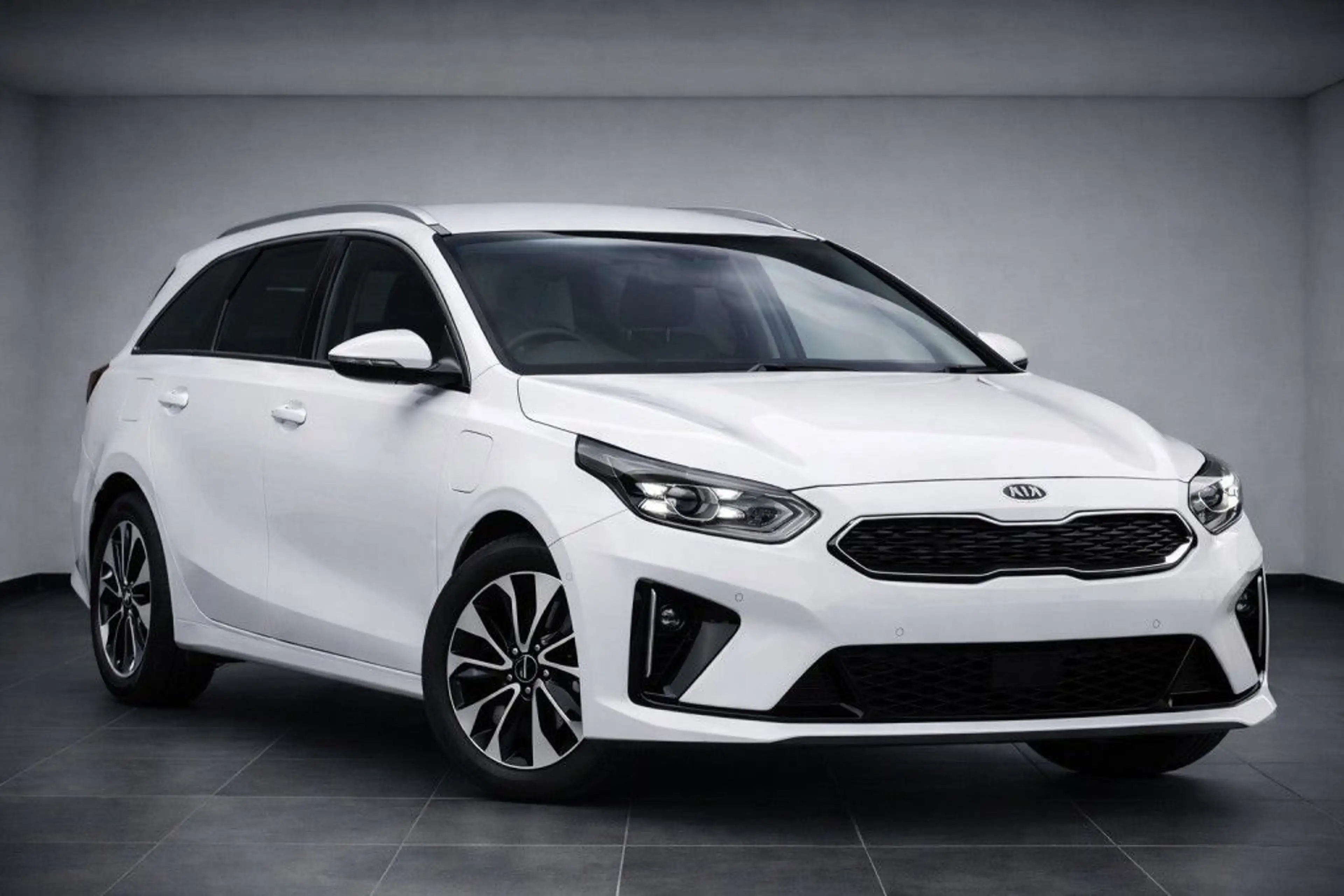 Kia Ceed / cee'd SW 1.6 GDI DCT OPF Plug-in-Hybrid Spirit — photo 2