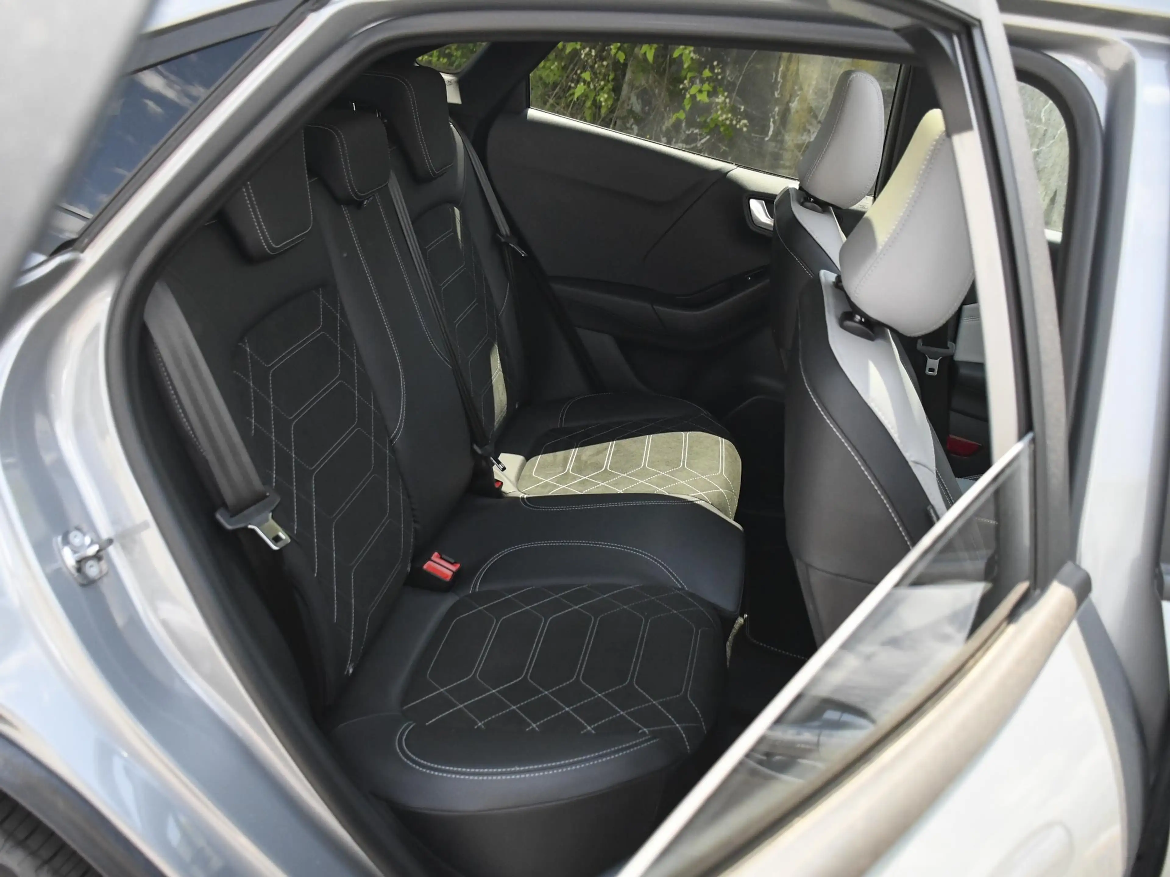 Ford Puma Gen-E Premium 44 kWh 170pk Automaat PANO | TREKHAAK | 36 — photo 14