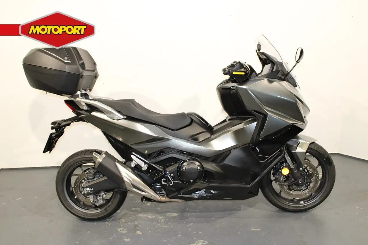 Honda Forza 750