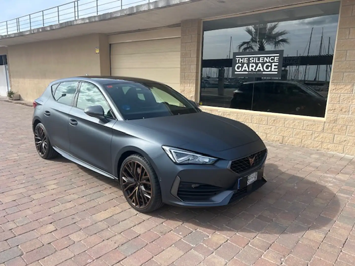 CUPRA Leon 1.4 TSI VZ e-Hybrid DSG 245 Silber - 1