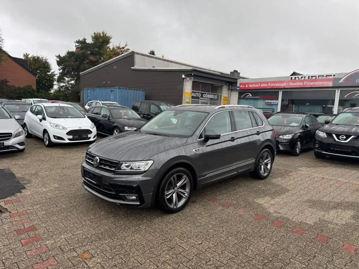 Volkswagen Tiguan Highline R-LINE Kam Tempo Sitzhz NAVI LED Grau - 1