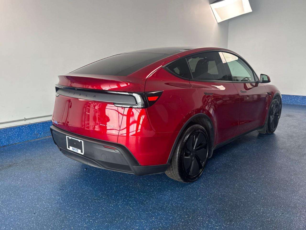 2026 Tesla Model Y AWD Long Range | Low Kms | Save your Gas Money! | — снимка 1