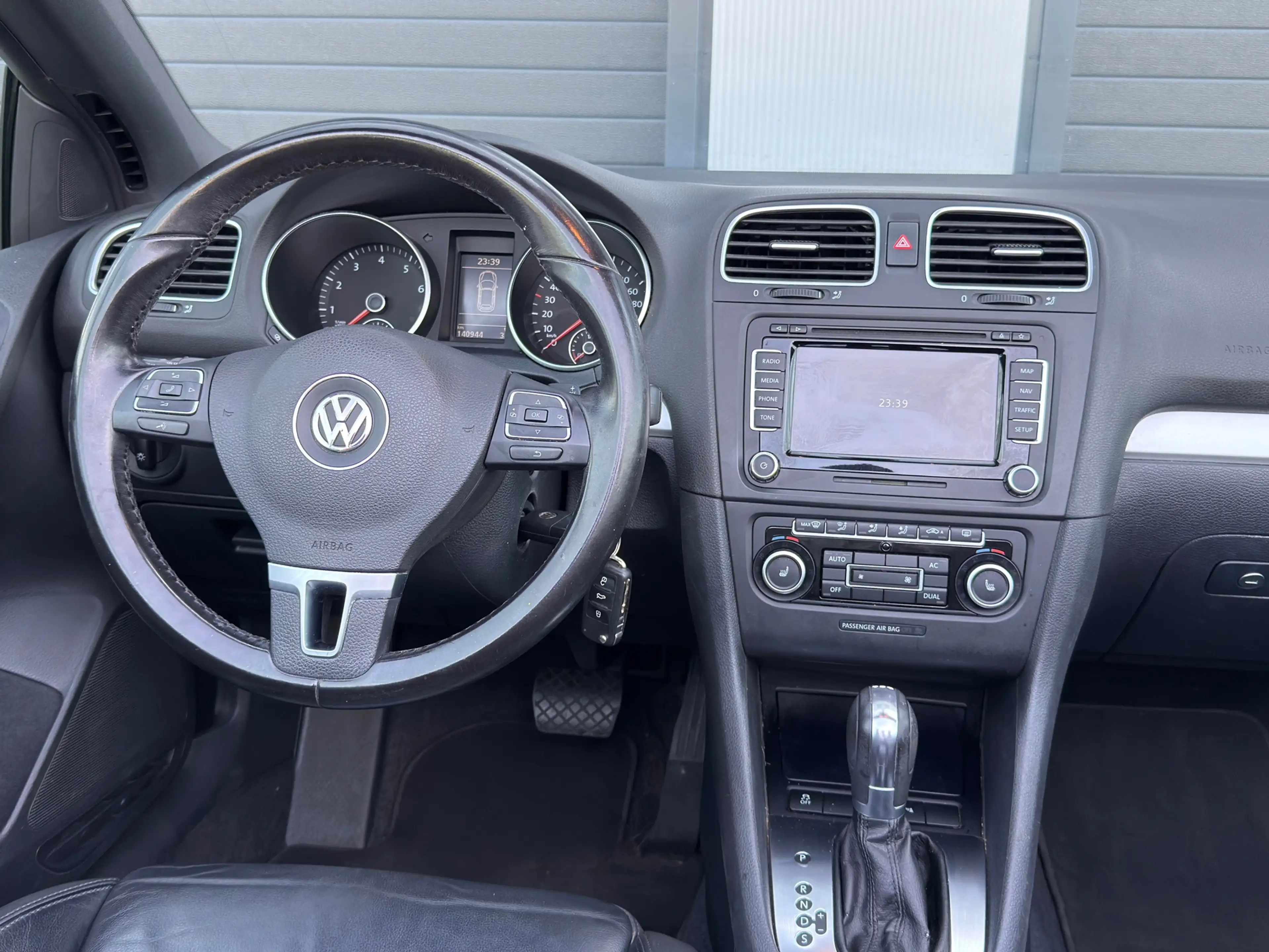 Volkswagen Golf Cabriolet 1.4 TSI / AUTOMAAT / PARELMOER WIT — photo 2