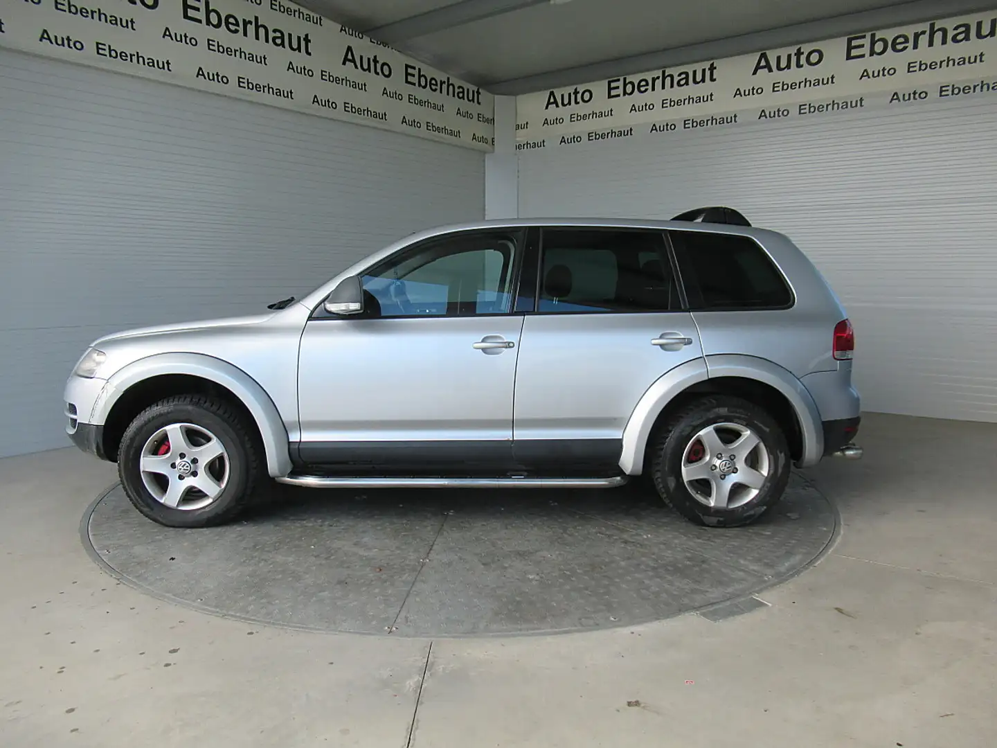 Volkswagen Touareg 2,5 R5 TDI Tiptronic *AHV 3500 kg *Klima *Sitzh... Grau - 2