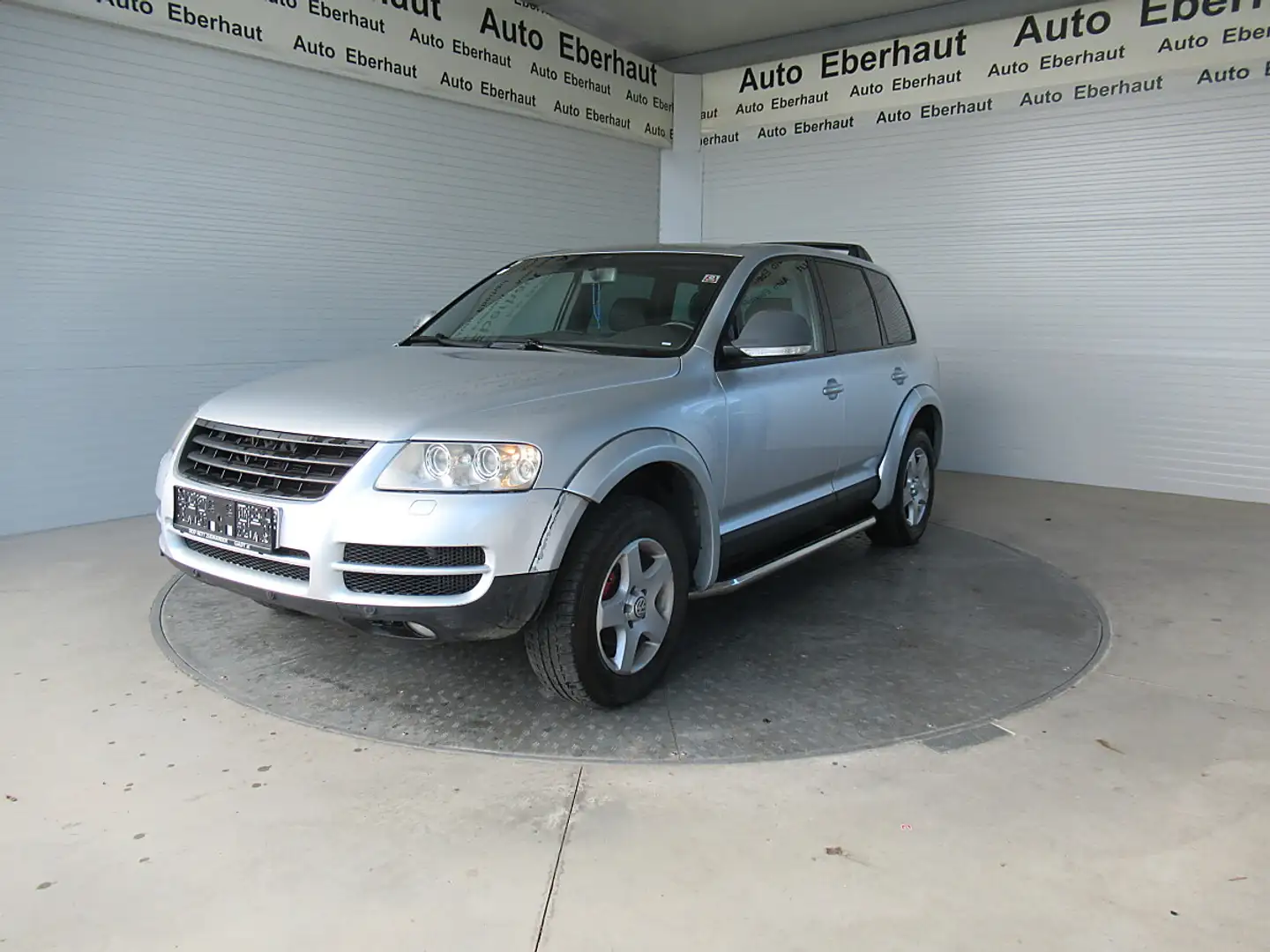 Volkswagen Touareg 2,5 R5 TDI Tiptronic *AHV 3500 kg *Klima *Sitzh... Grau - 1