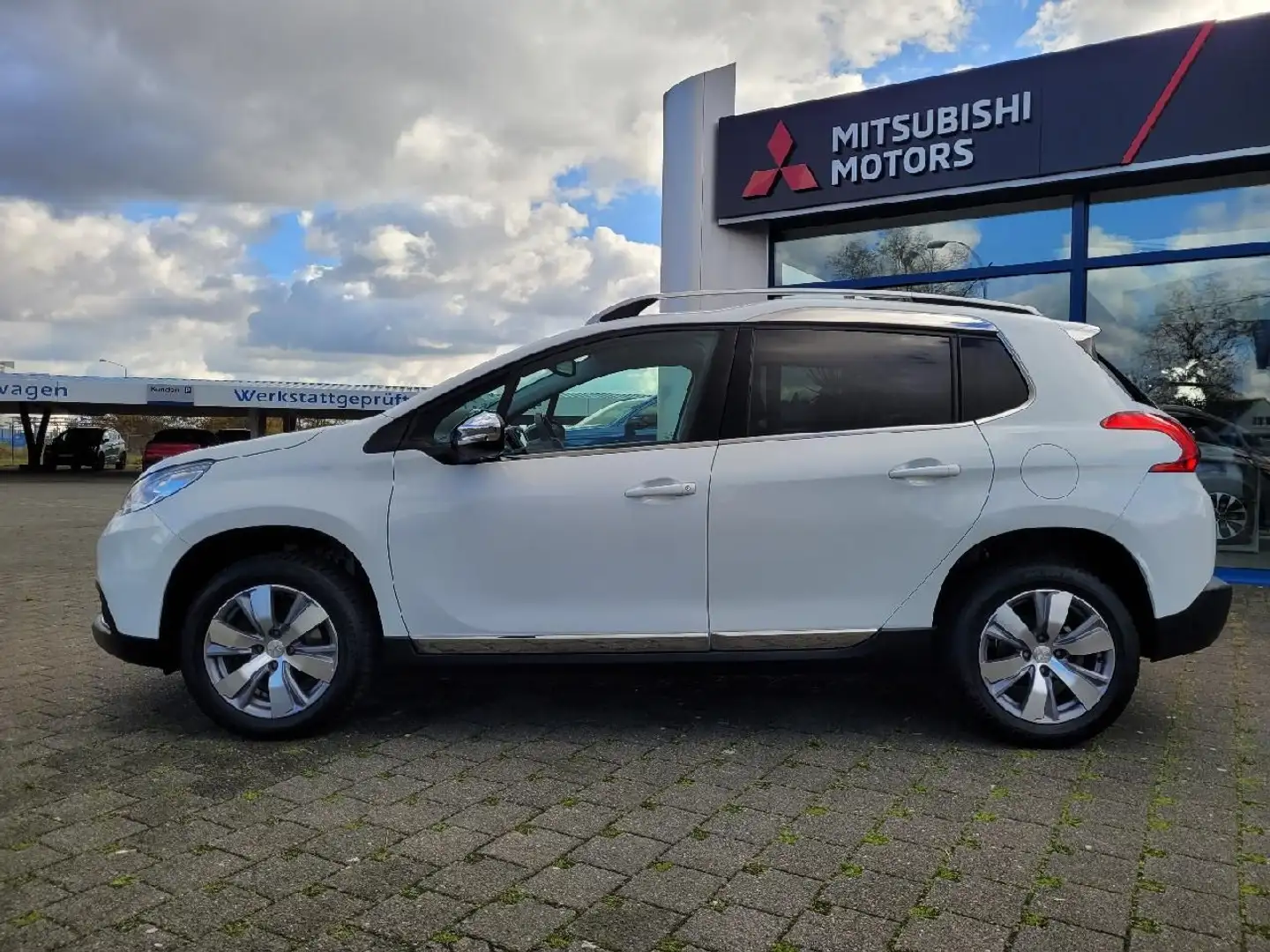 Peugeot 2008 Allure Weiß - 2