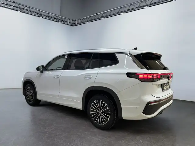 Volkswagen Tayron view 4