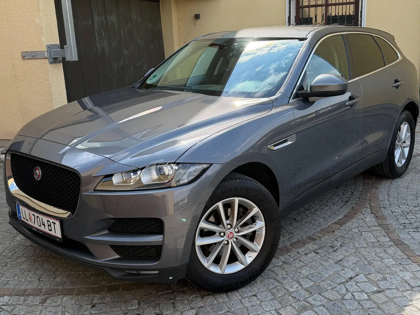 Jaguar F-Pace F-Pace 20d AWD Prestige Aut. Prestige Grau - 2