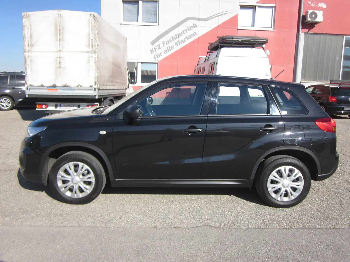 Suzuki Vitara Schwarz - 2