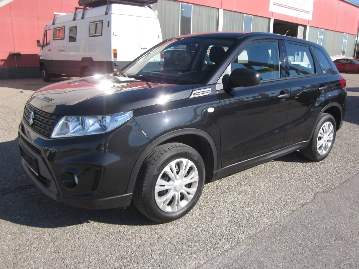 Suzuki Vitara Schwarz - 1