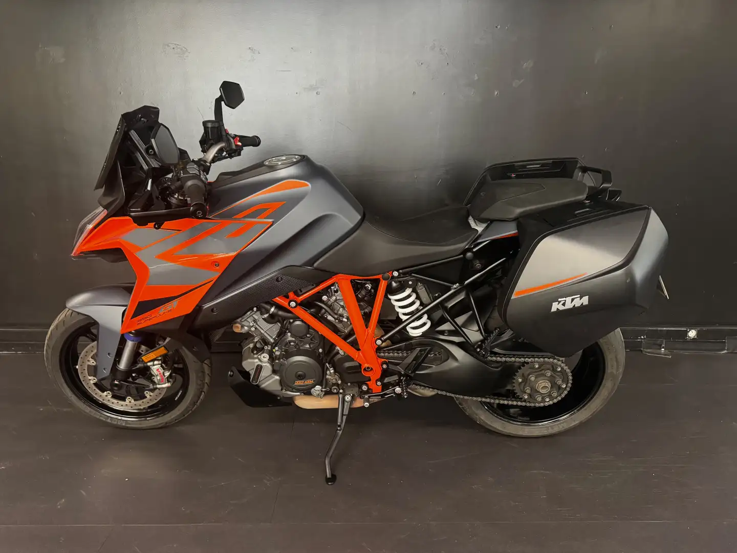 KTM 1290 Super Duke GT Naranja - 1