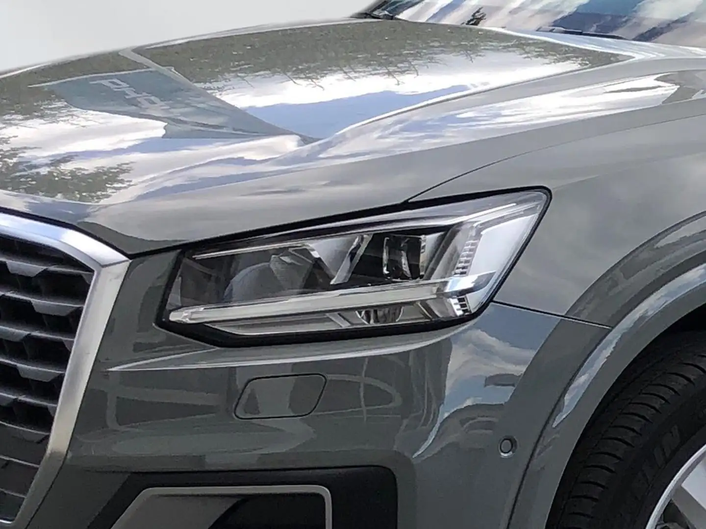 Audi Q2 Sport Gris - 2