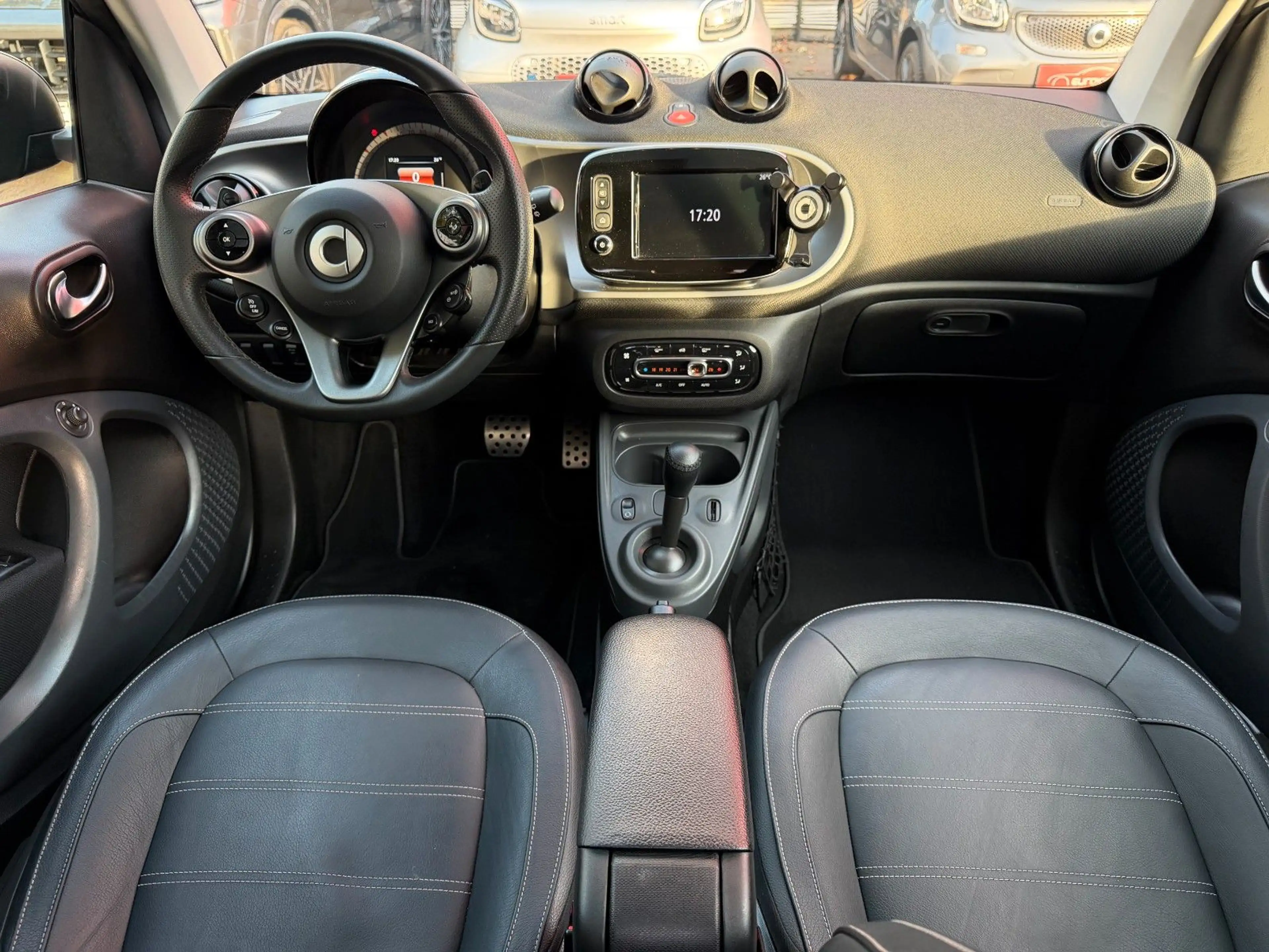 smart forTwo fortwo 66kW DCT prime SPORT*PANO*NAV*SHZ*KAM — photo 10