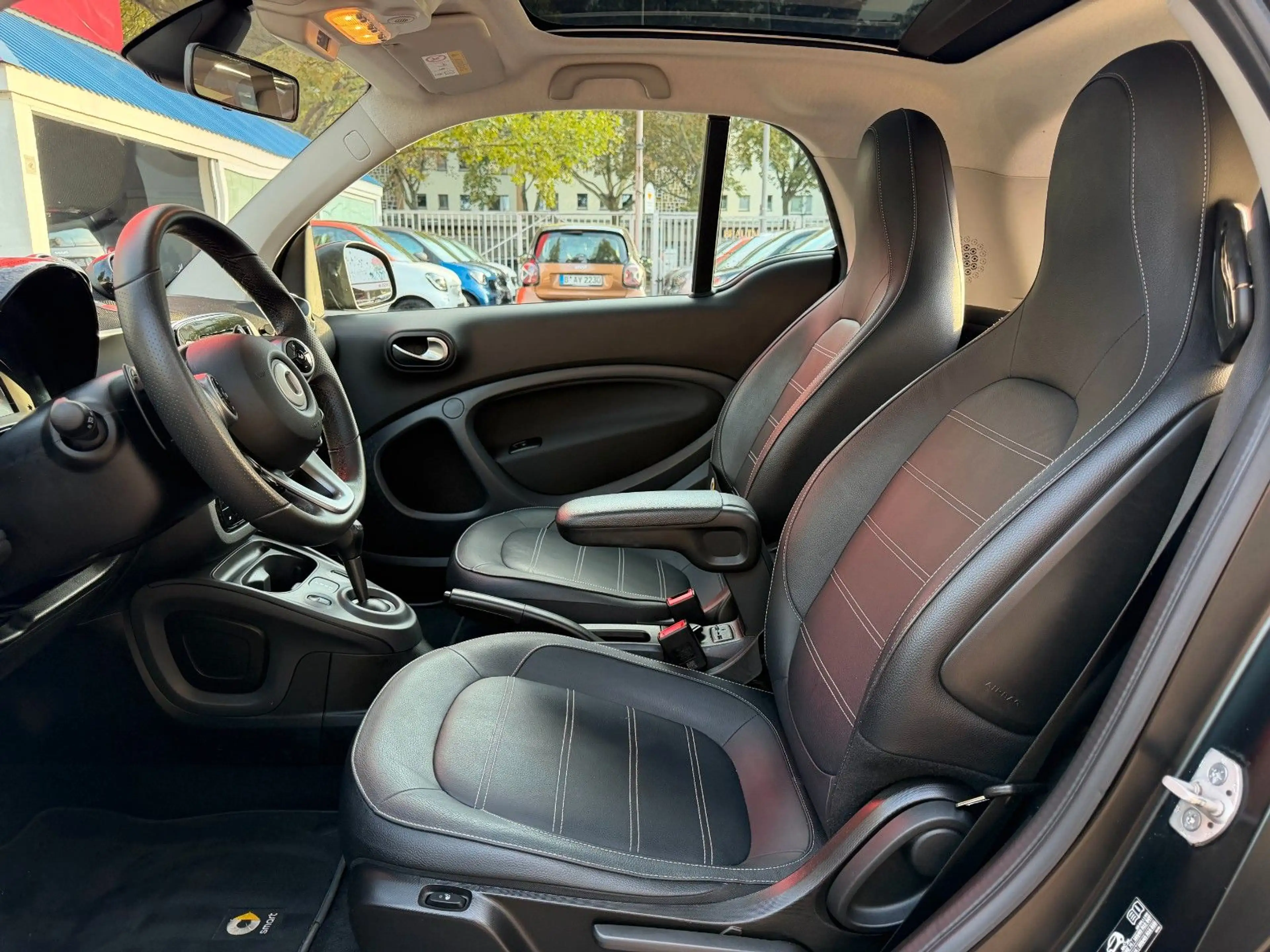 smart forTwo fortwo 66kW DCT prime SPORT*PANO*NAV*SHZ*KAM — photo 11