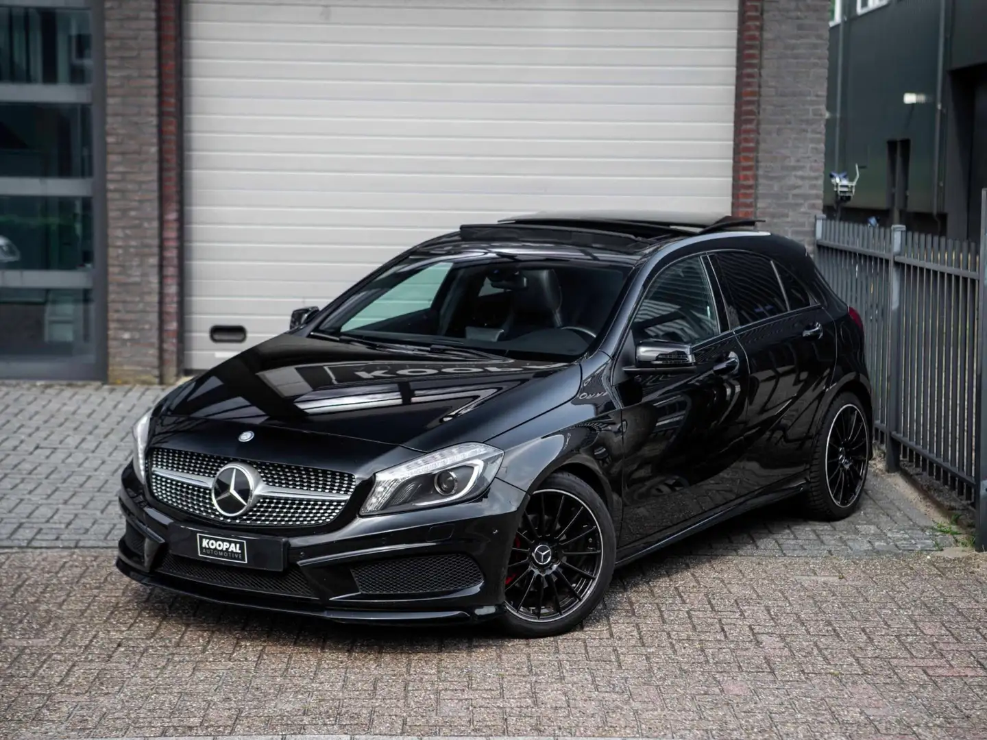 Mercedes-Benz A 180 | AMG-Line | Pano | Camera | Volledig onderhouden Чорний - 2