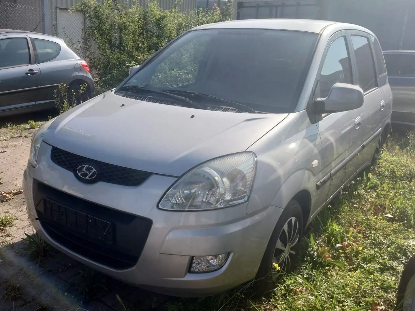 Hyundai Matrix 1.6 Classic Gri - 1