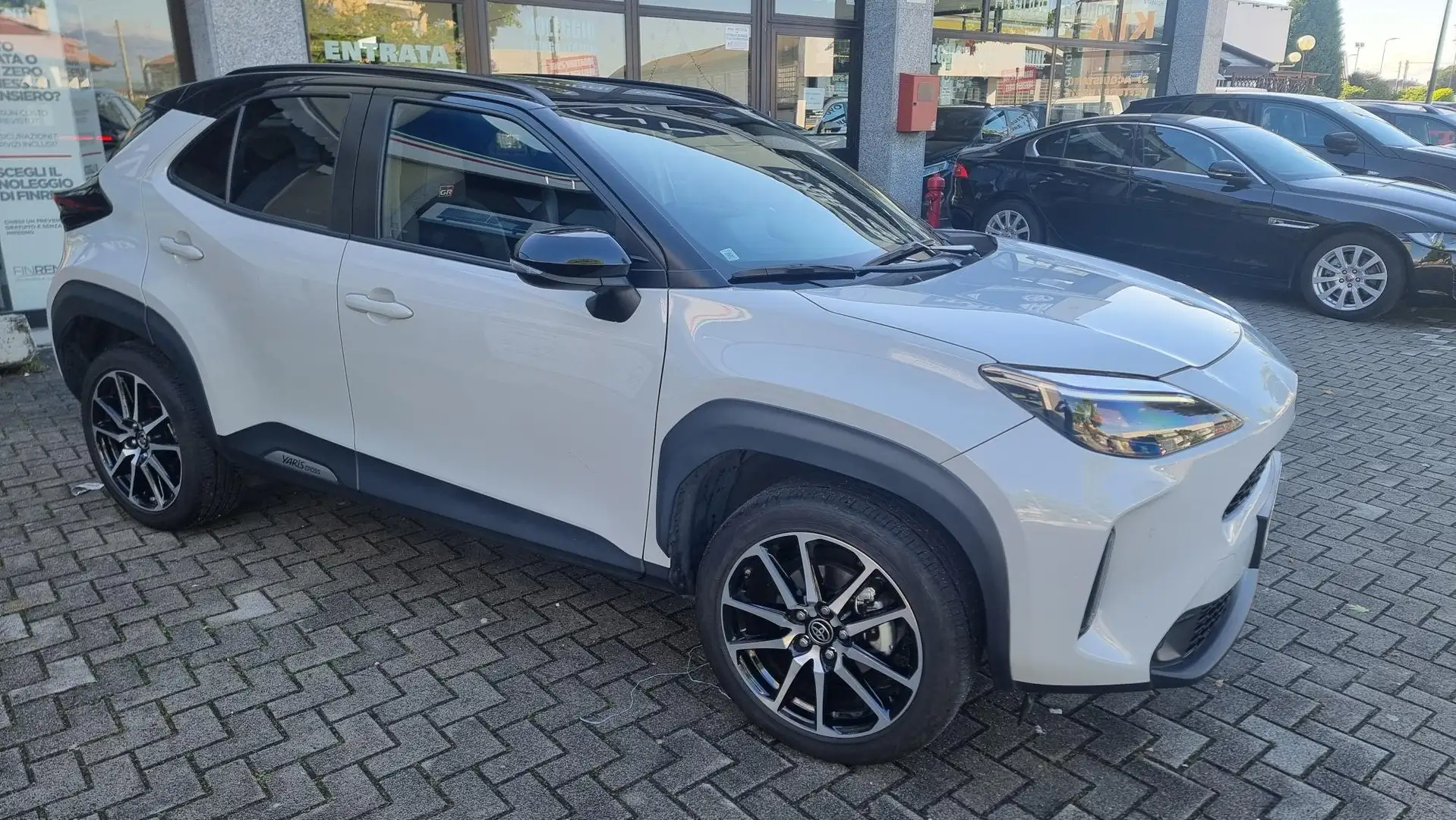 Toyota Yaris Cross 1.5 Hybrid 5p. E-CVT GR SPORT Blanc - 1