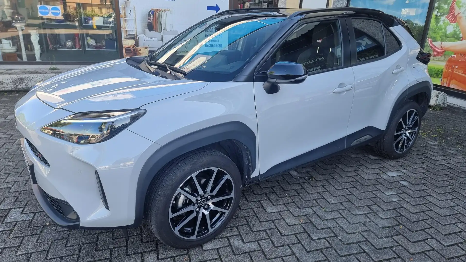 Toyota Yaris Cross 1.5 Hybrid 5p. E-CVT GR SPORT Blanc - 2