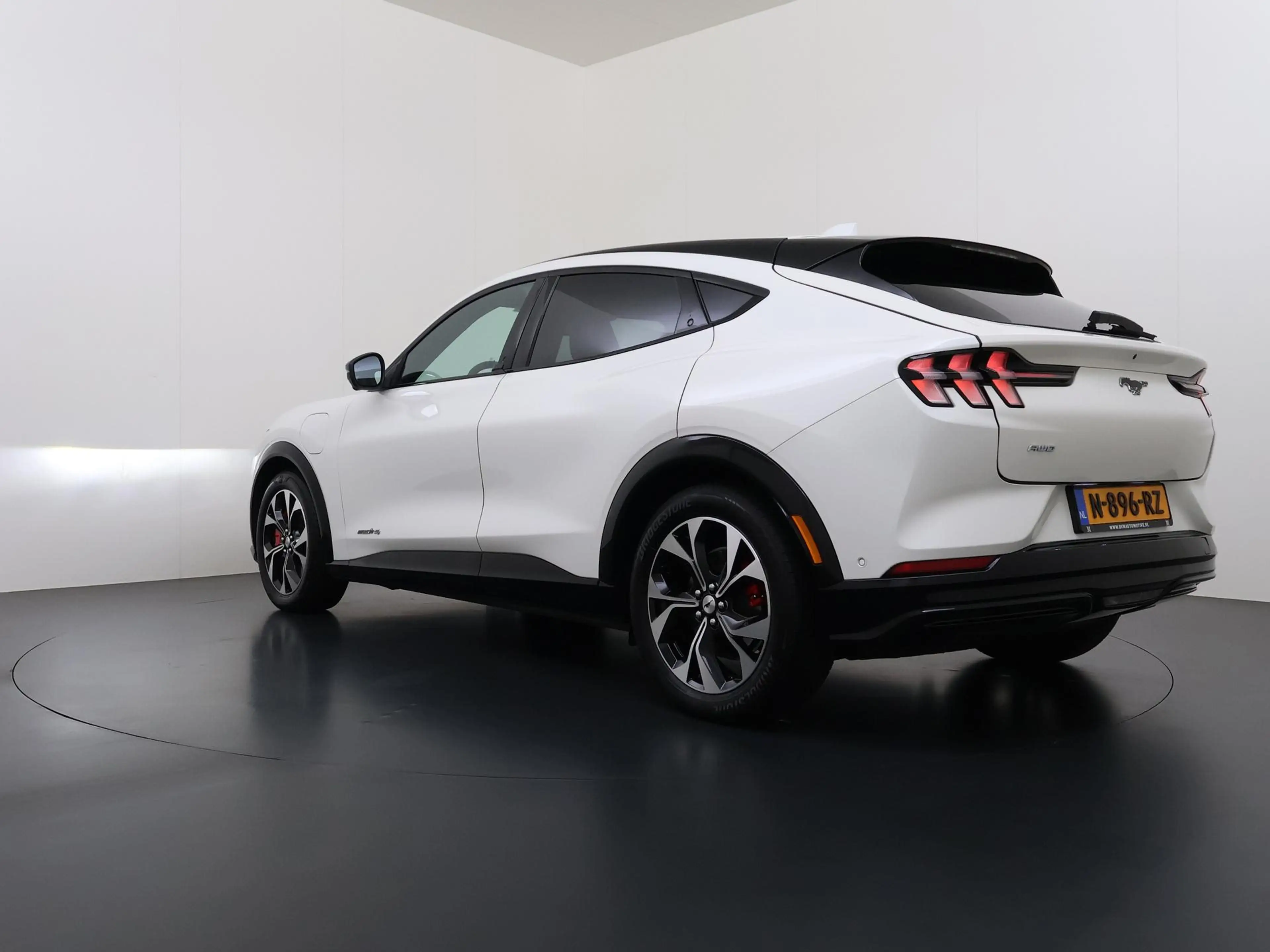 Ford Mustang Mach-E AWD 75 kWh SOH 93% ORIGINEEL NL AUTO MET NAP | B&O — photo 6